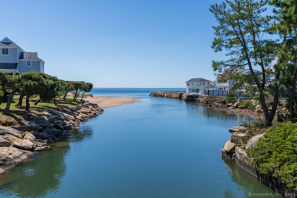 2 Mansfield Grove, East Haven, Connecticut 06512