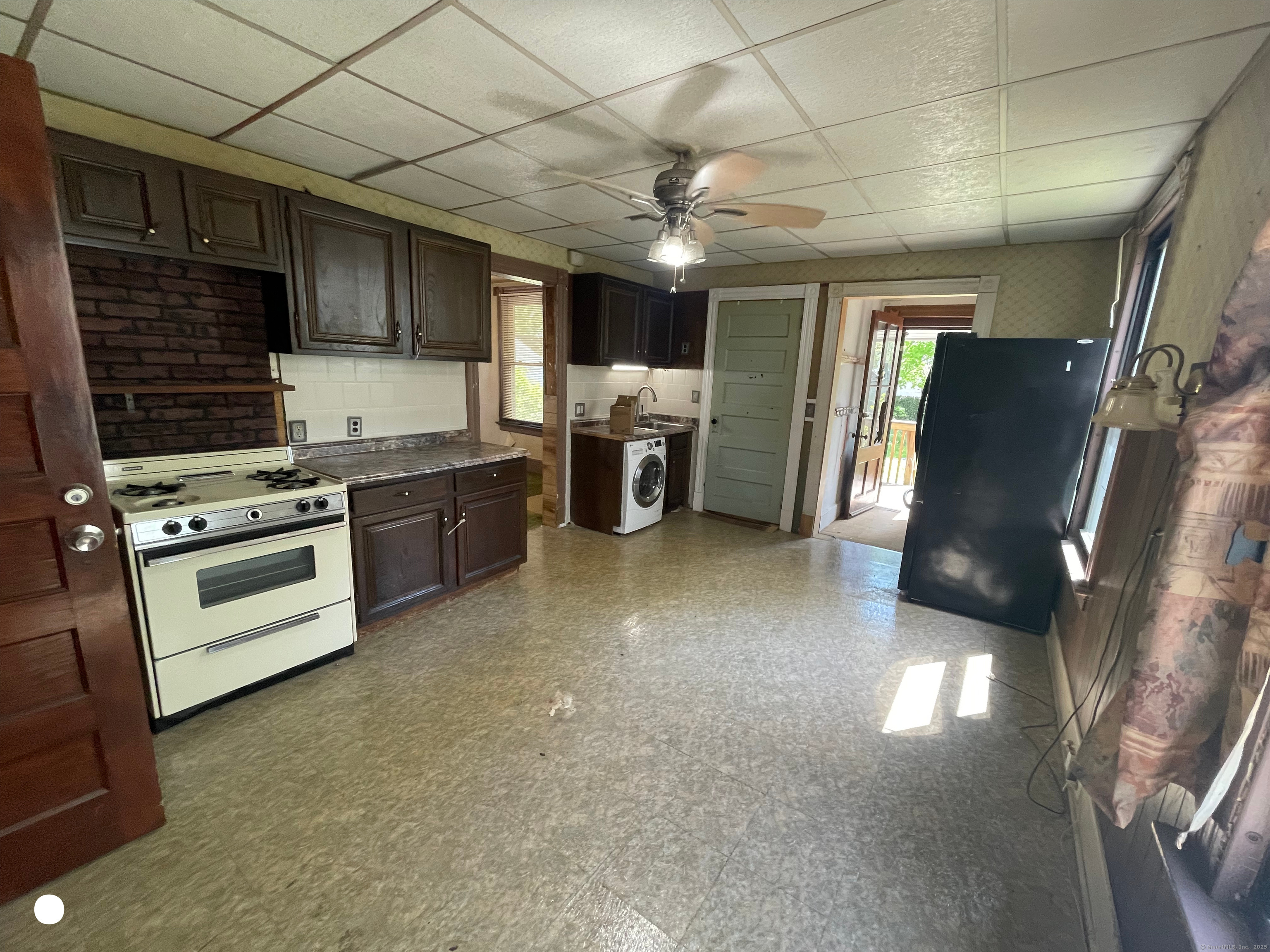 408 Blohm, West Haven, Connecticut 06516