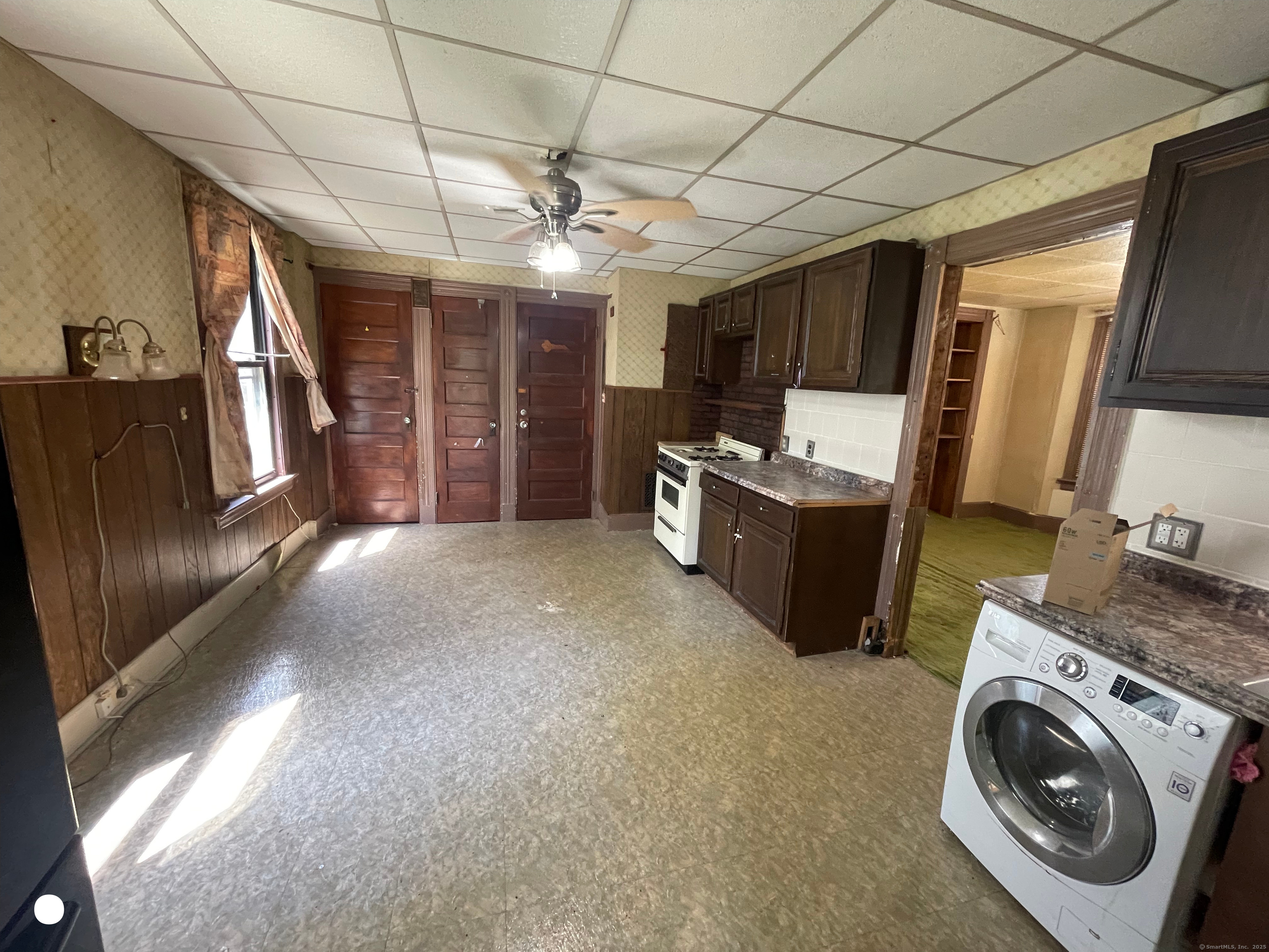 408 Blohm, West Haven, Connecticut 06516