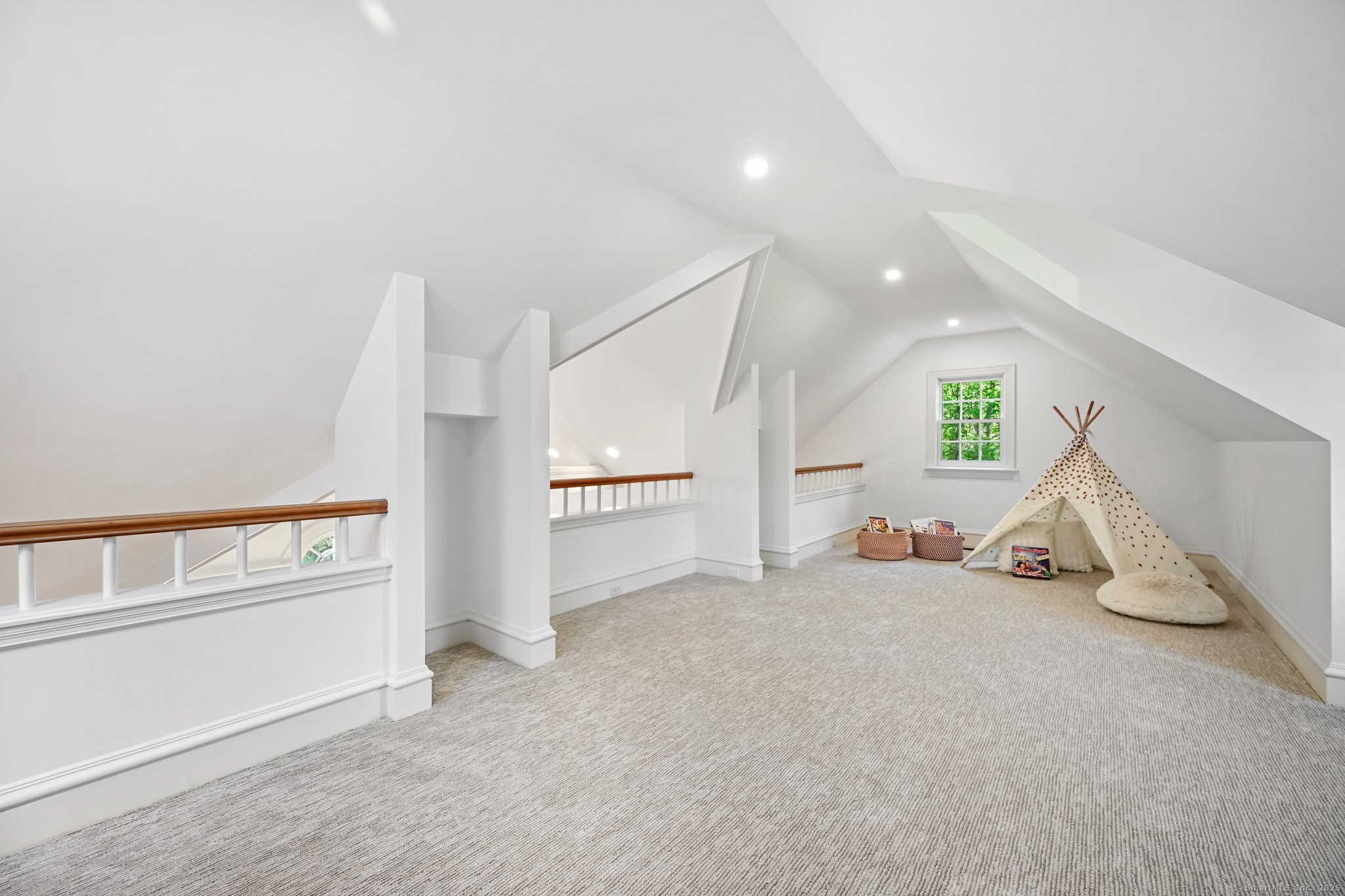 1187 Smith Ridge, New Canaan, Connecticut 06840