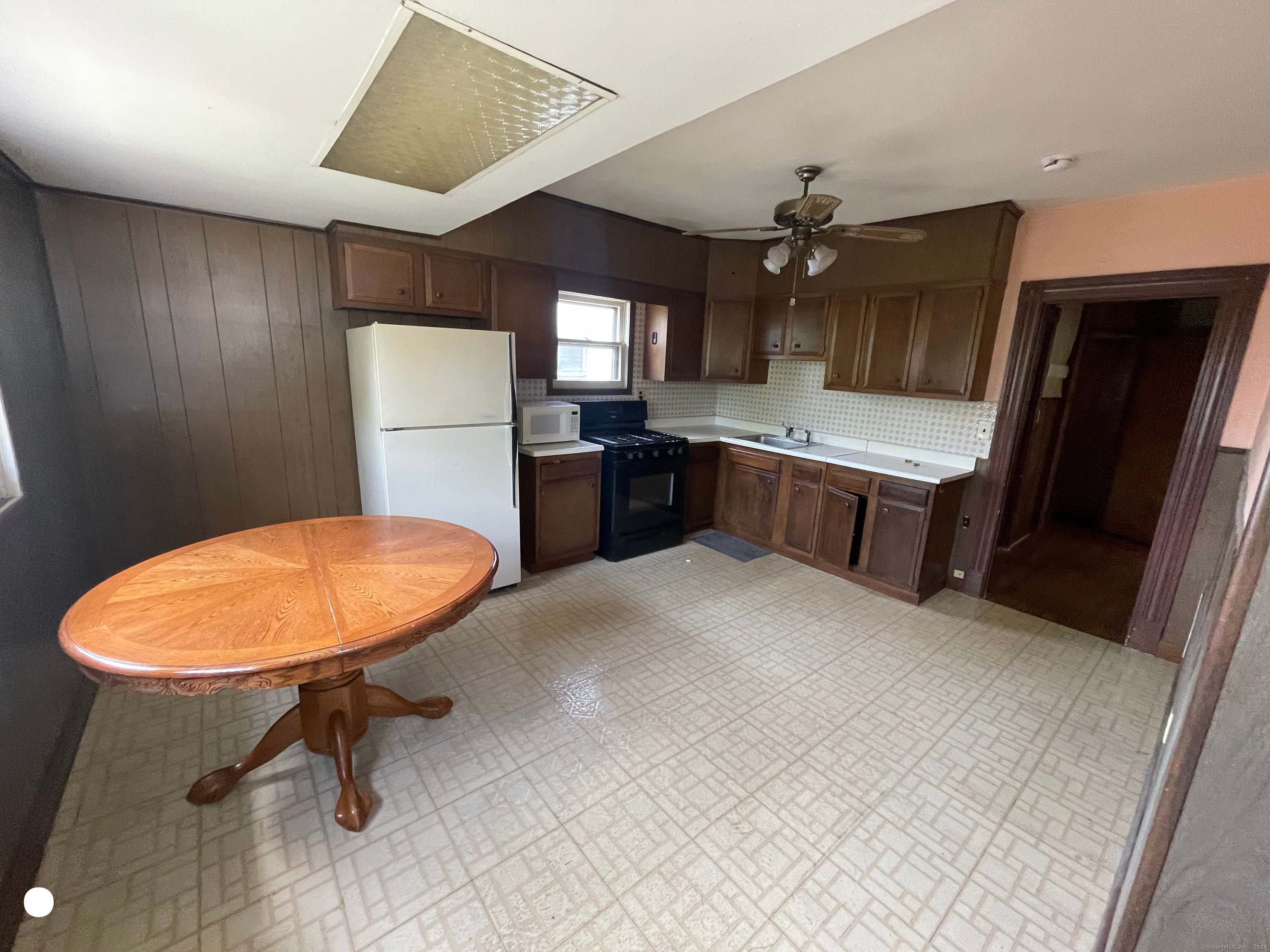 408 Blohm, West Haven, Connecticut 06516