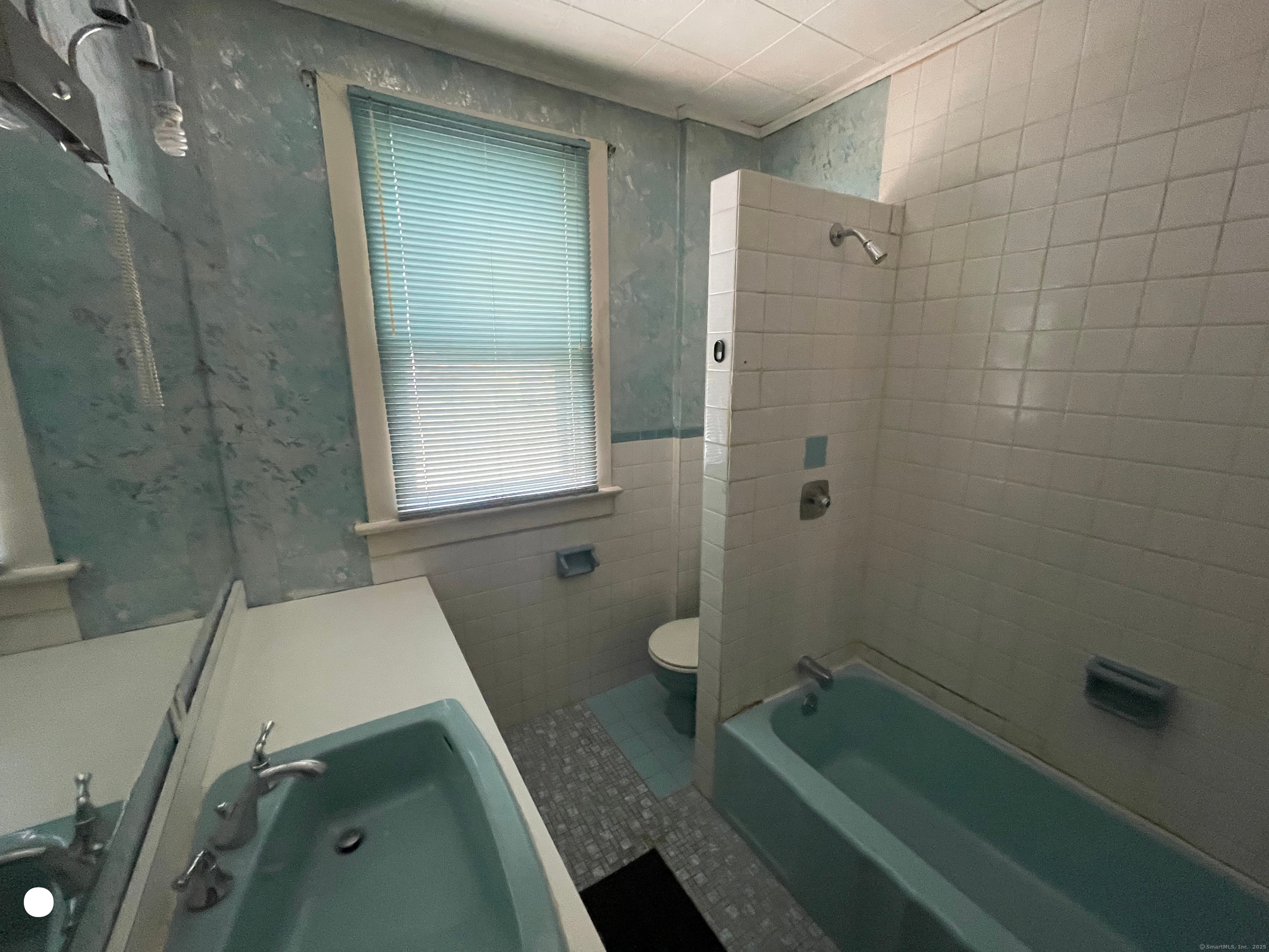 408 Blohm, West Haven, Connecticut 06516