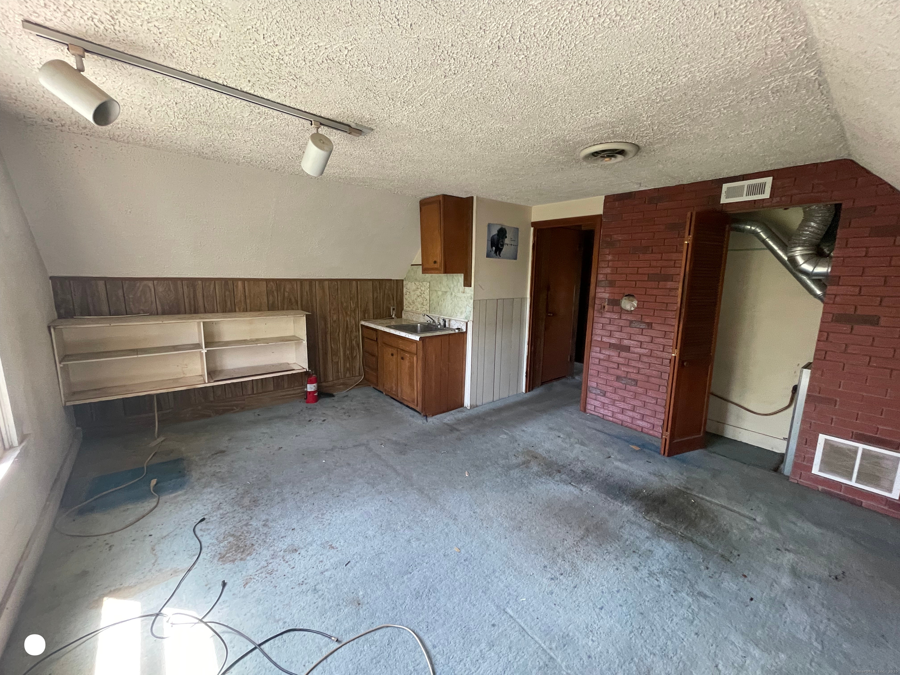408 Blohm, West Haven, Connecticut 06516
