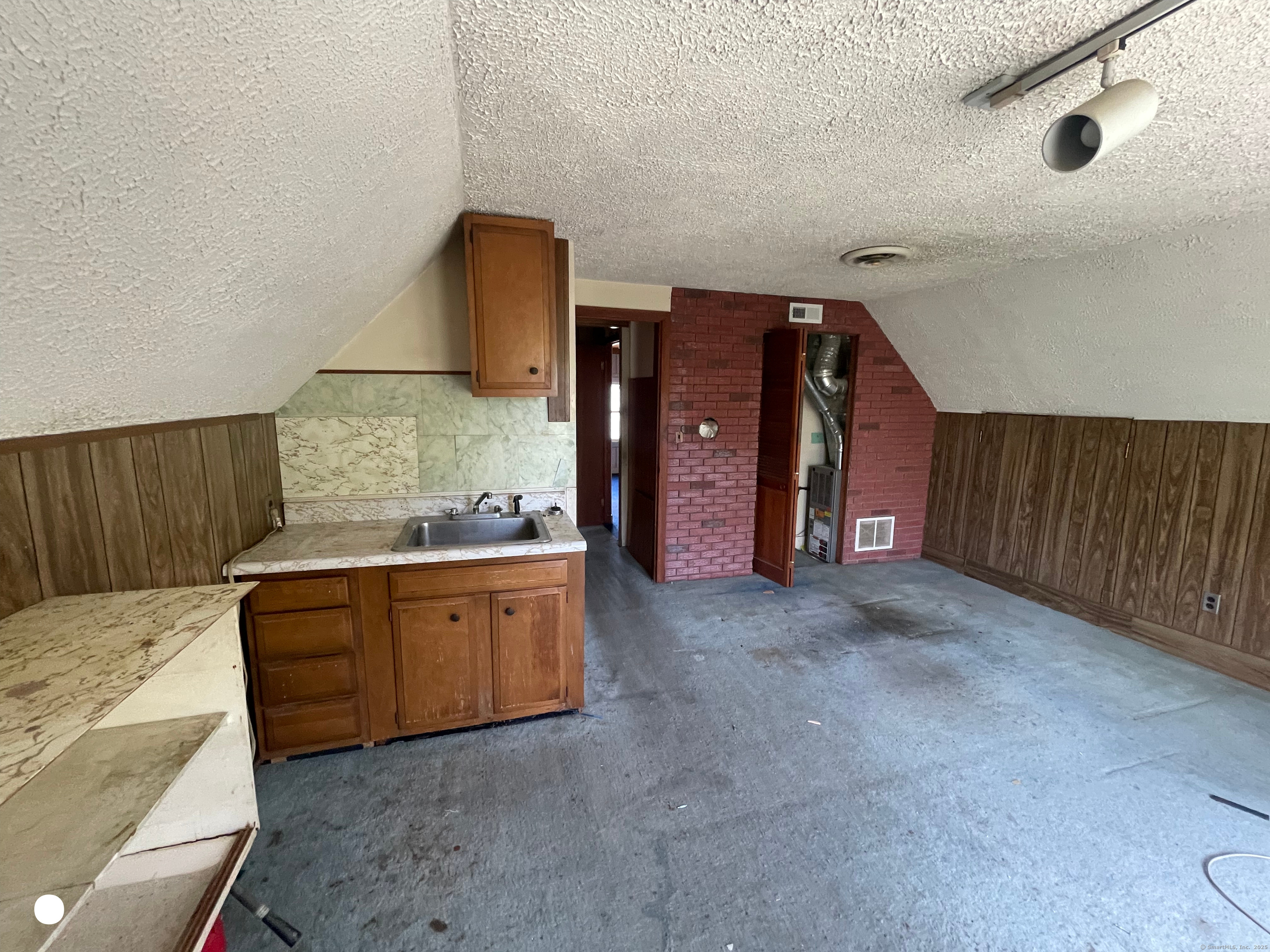 408 Blohm, West Haven, Connecticut 06516