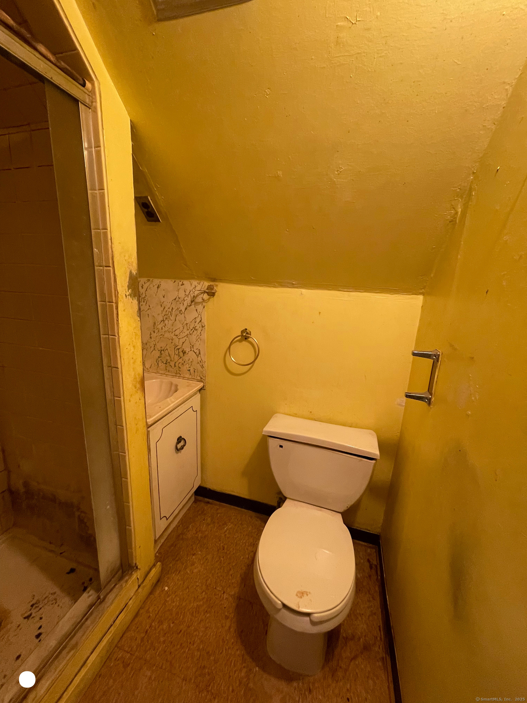 408 Blohm, West Haven, Connecticut 06516