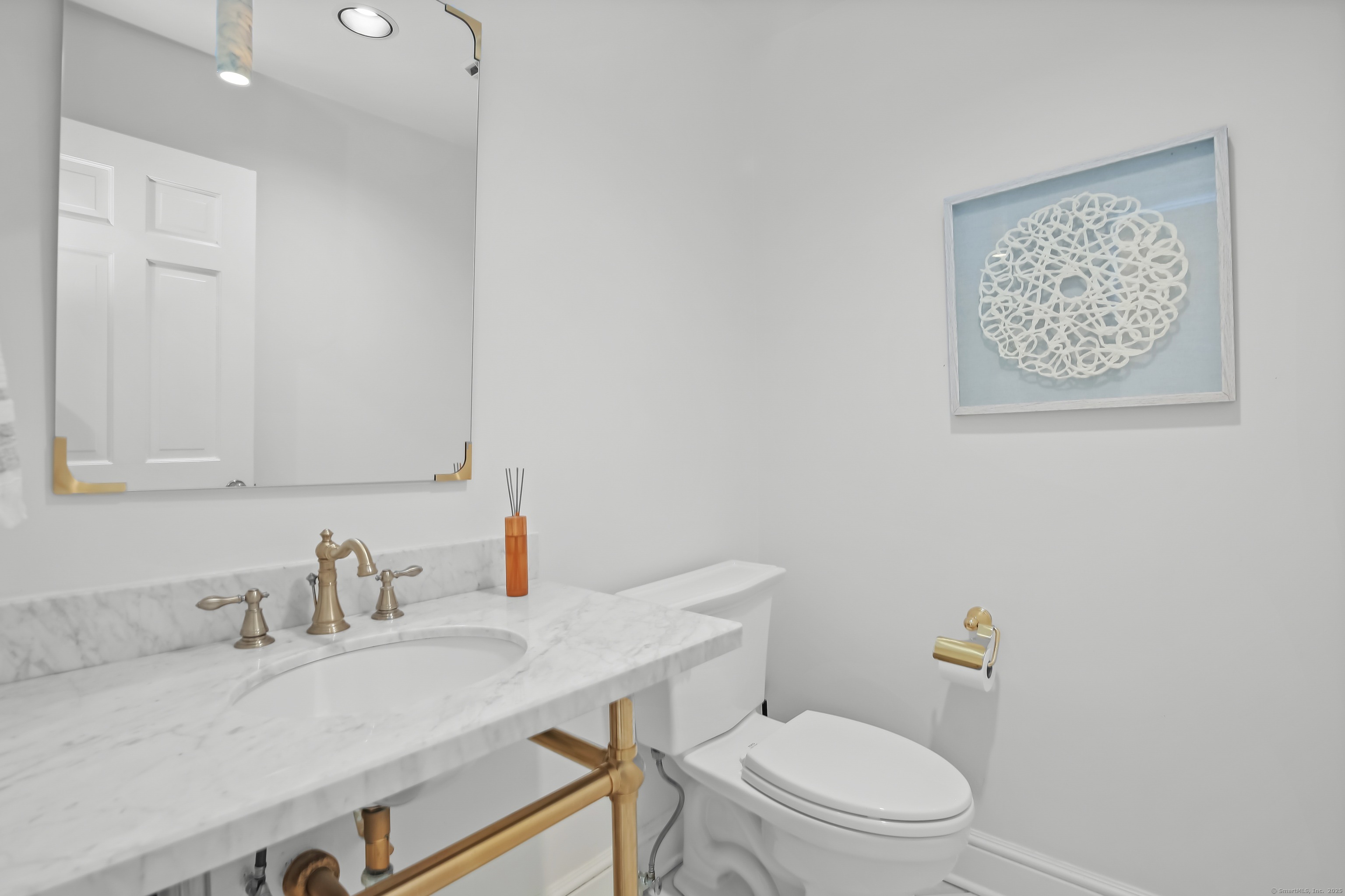 168 Cedarwood, Stamford, Connecticut 06903