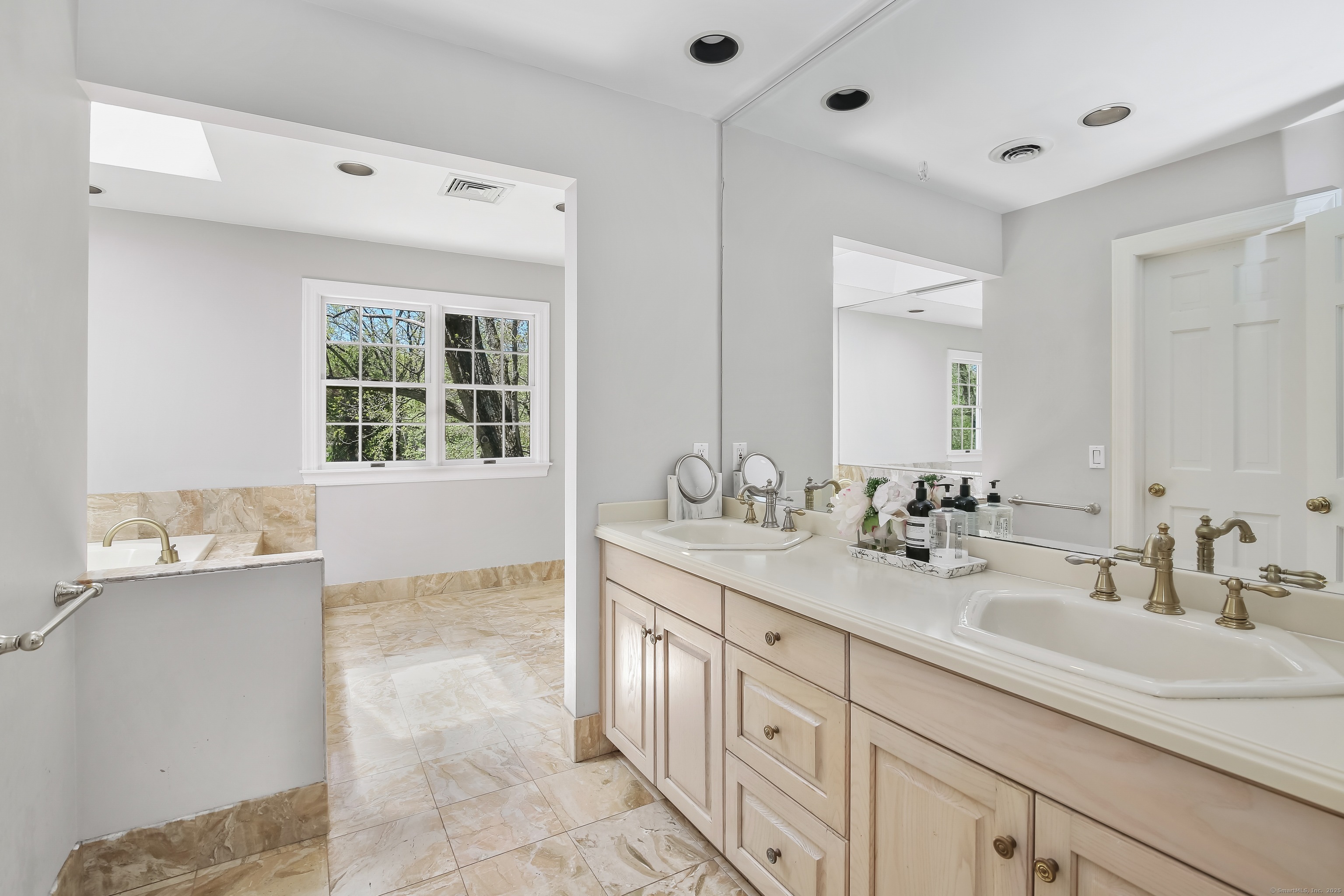 168 Cedarwood, Stamford, Connecticut 06903