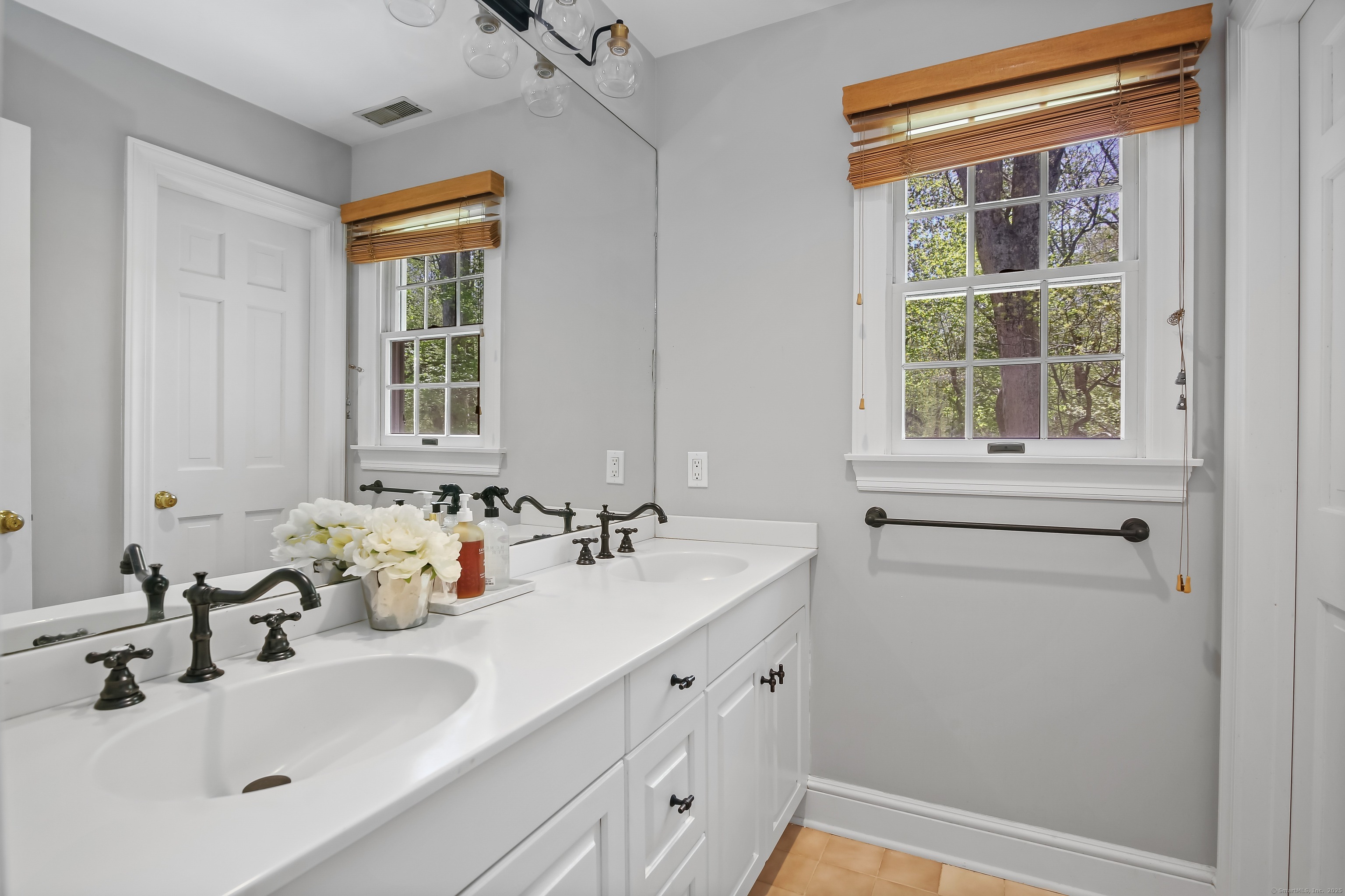 168 Cedarwood, Stamford, Connecticut 06903