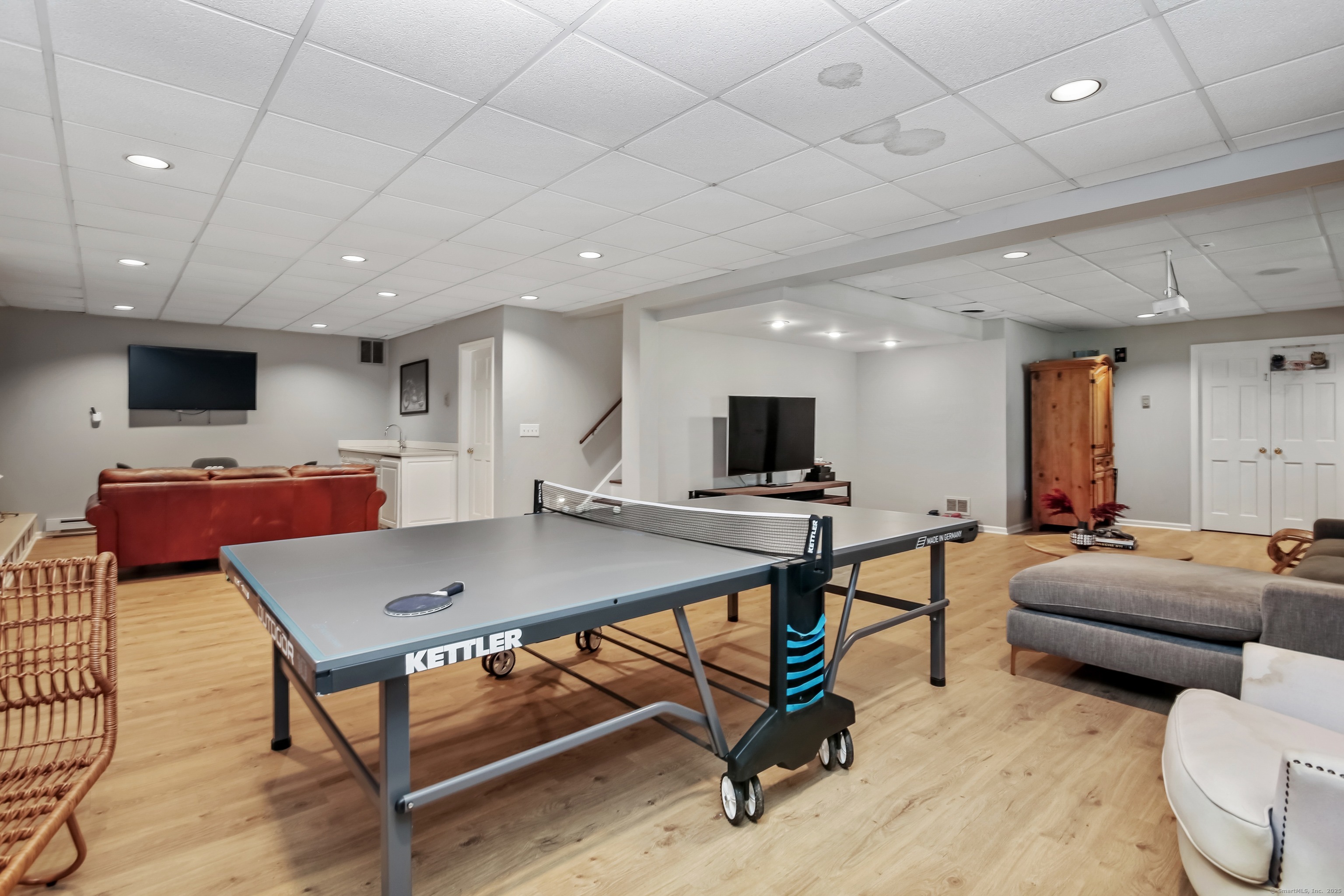 168 Cedarwood, Stamford, Connecticut 06903