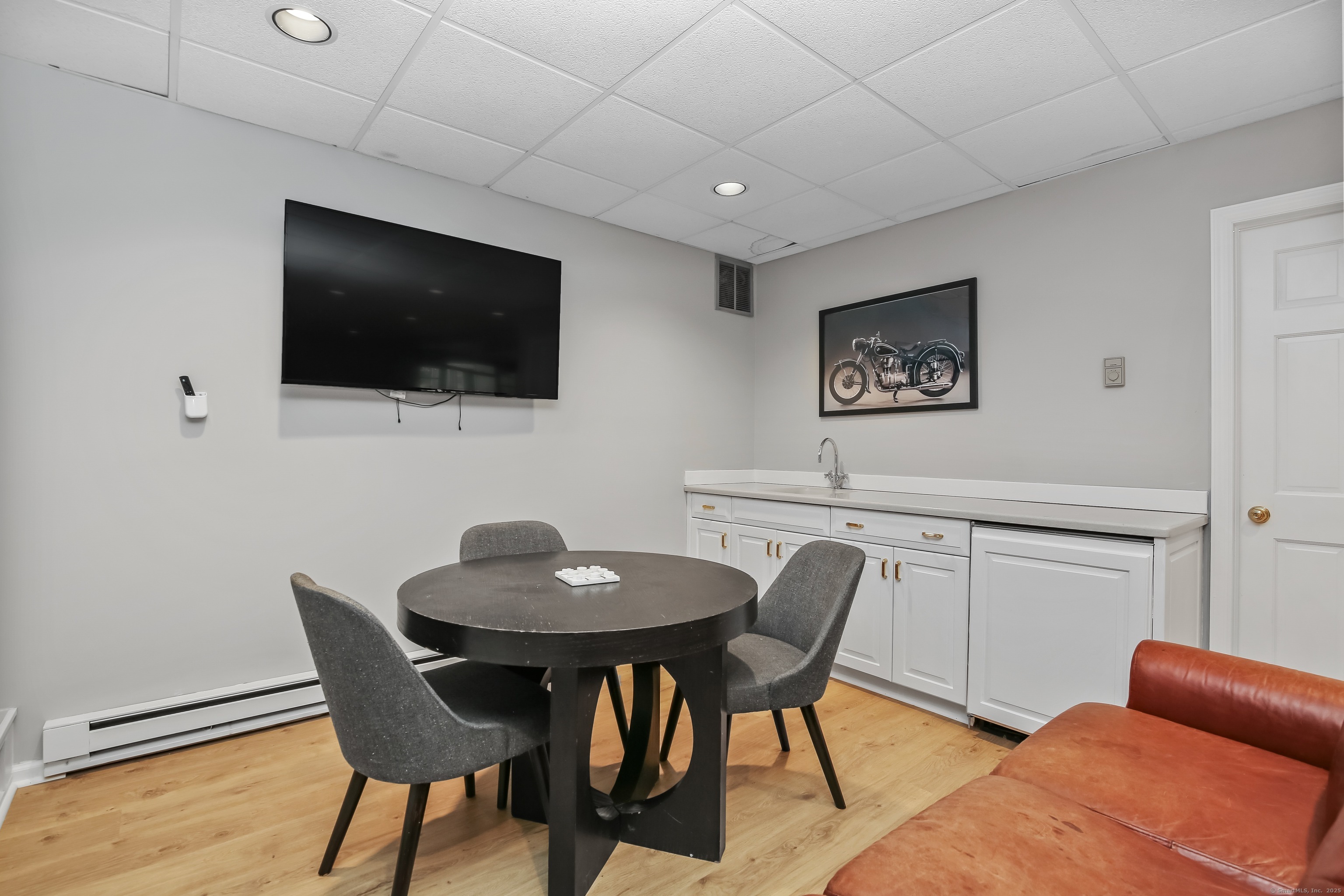 168 Cedarwood, Stamford, Connecticut 06903