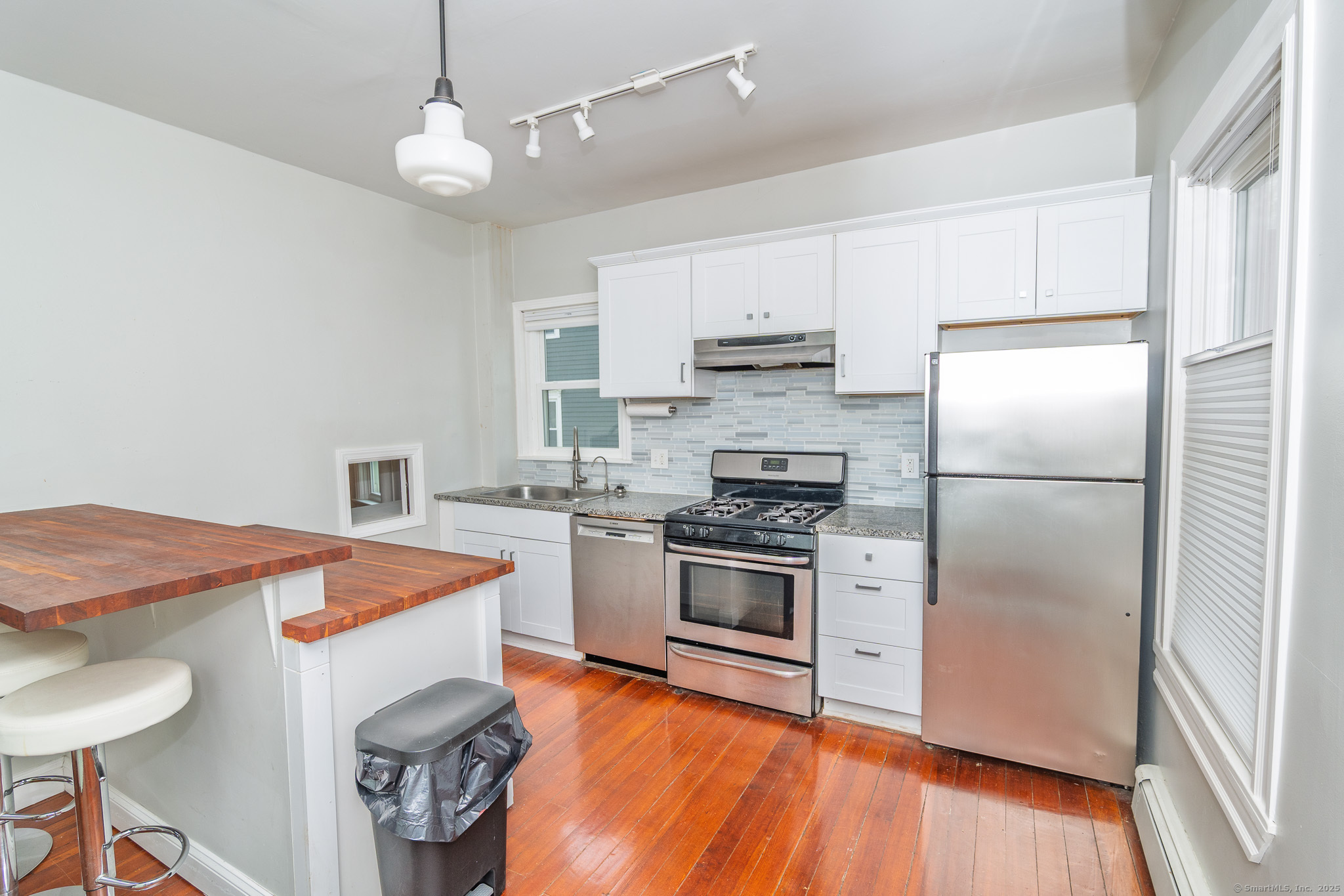 172 Doyle, Unknown RI City, 02906, 2 Bedrooms Bedrooms, ,1 BathroomBathrooms,Condo/co-op For Sale,For Sale,Doyle,24092709