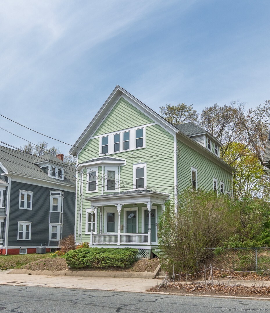 172 Doyle, Unknown RI City, 02906, 2 Bedrooms Bedrooms, ,1 BathroomBathrooms,Condo/co-op For Sale,For Sale,Doyle,24092709