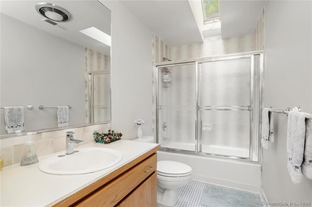 19 Northwood, Stamford, Connecticut 06903