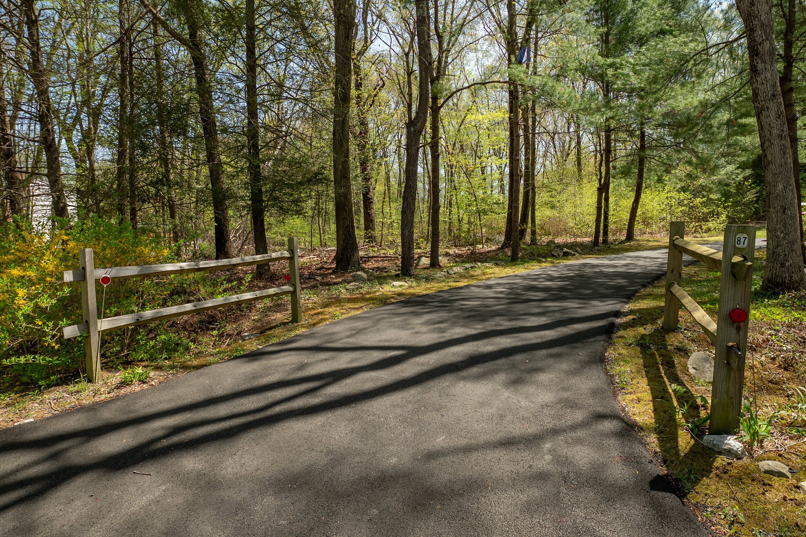 87 Pleasant, Bethany, Connecticut 06524