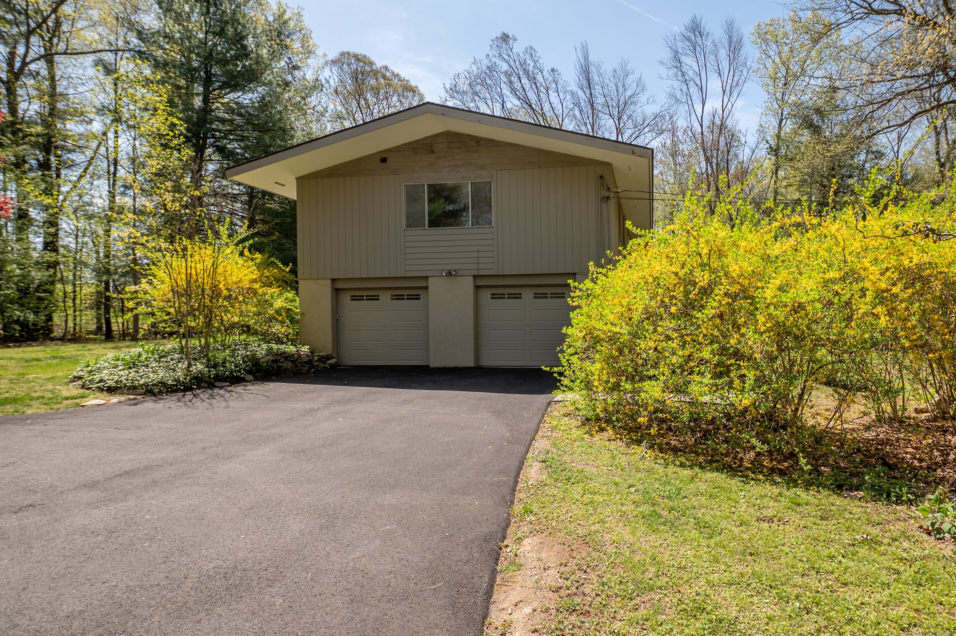 87 Pleasant, Bethany, Connecticut 06524