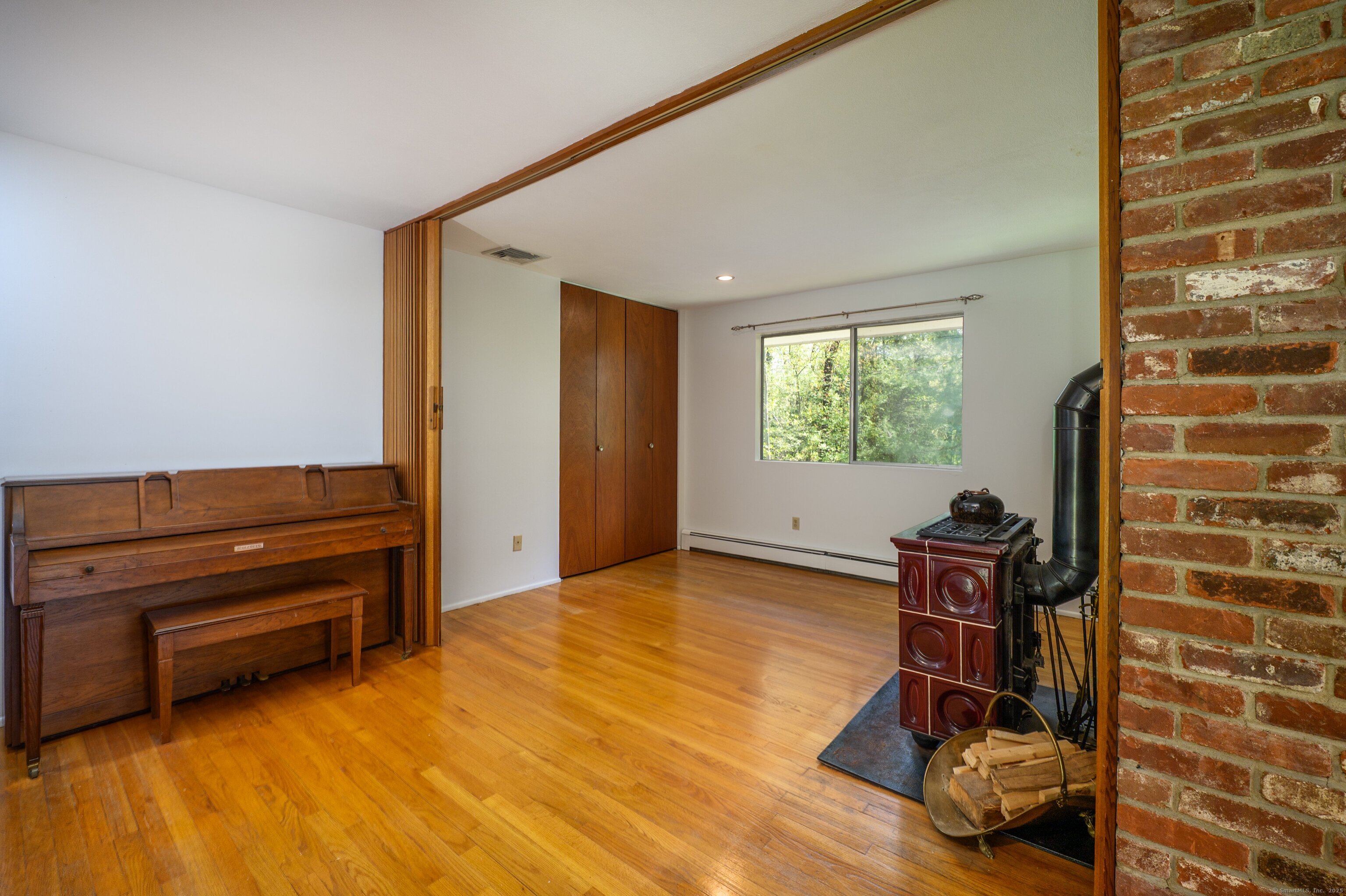 87 Pleasant, Bethany, Connecticut 06524