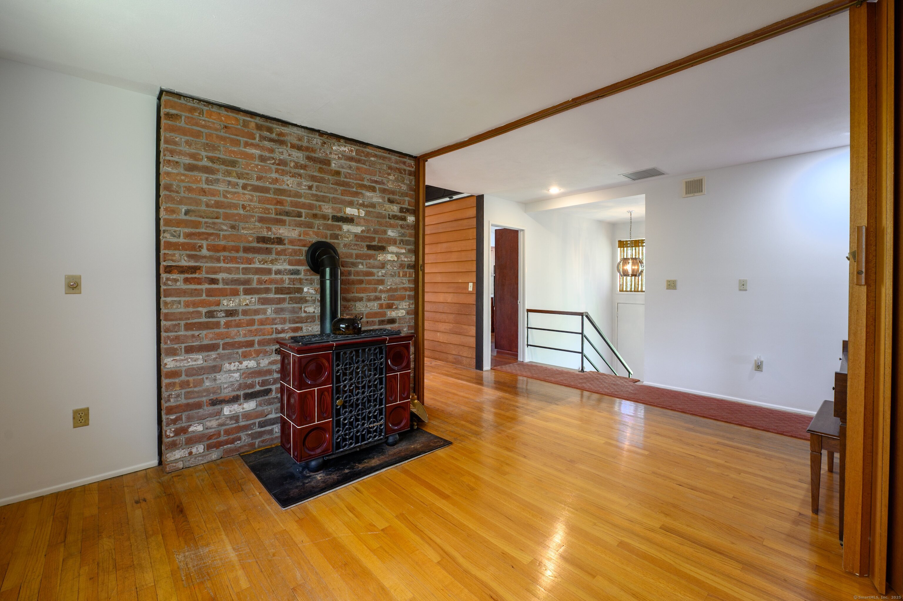 87 Pleasant, Bethany, Connecticut 06524