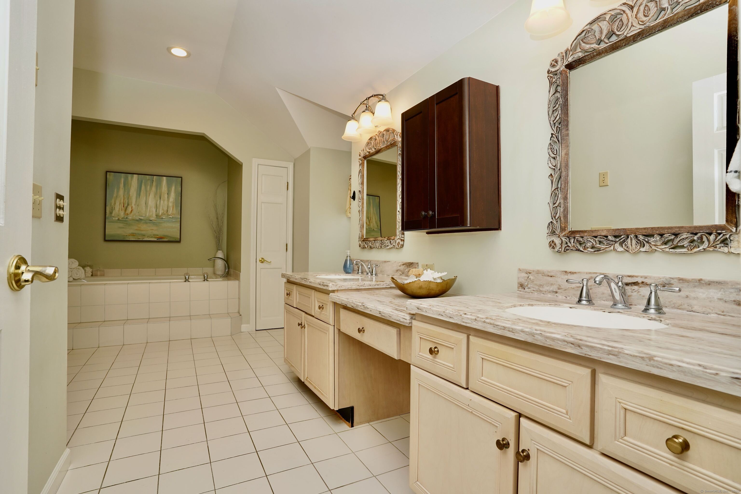 58 Jennifer, North Haven, Connecticut 06473