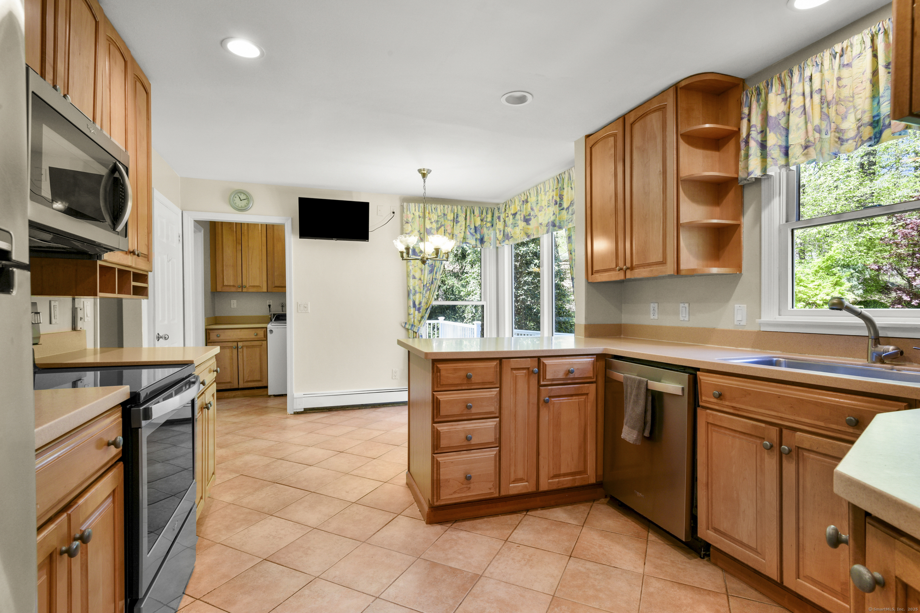 96 Surrey, Stamford, Connecticut 06903