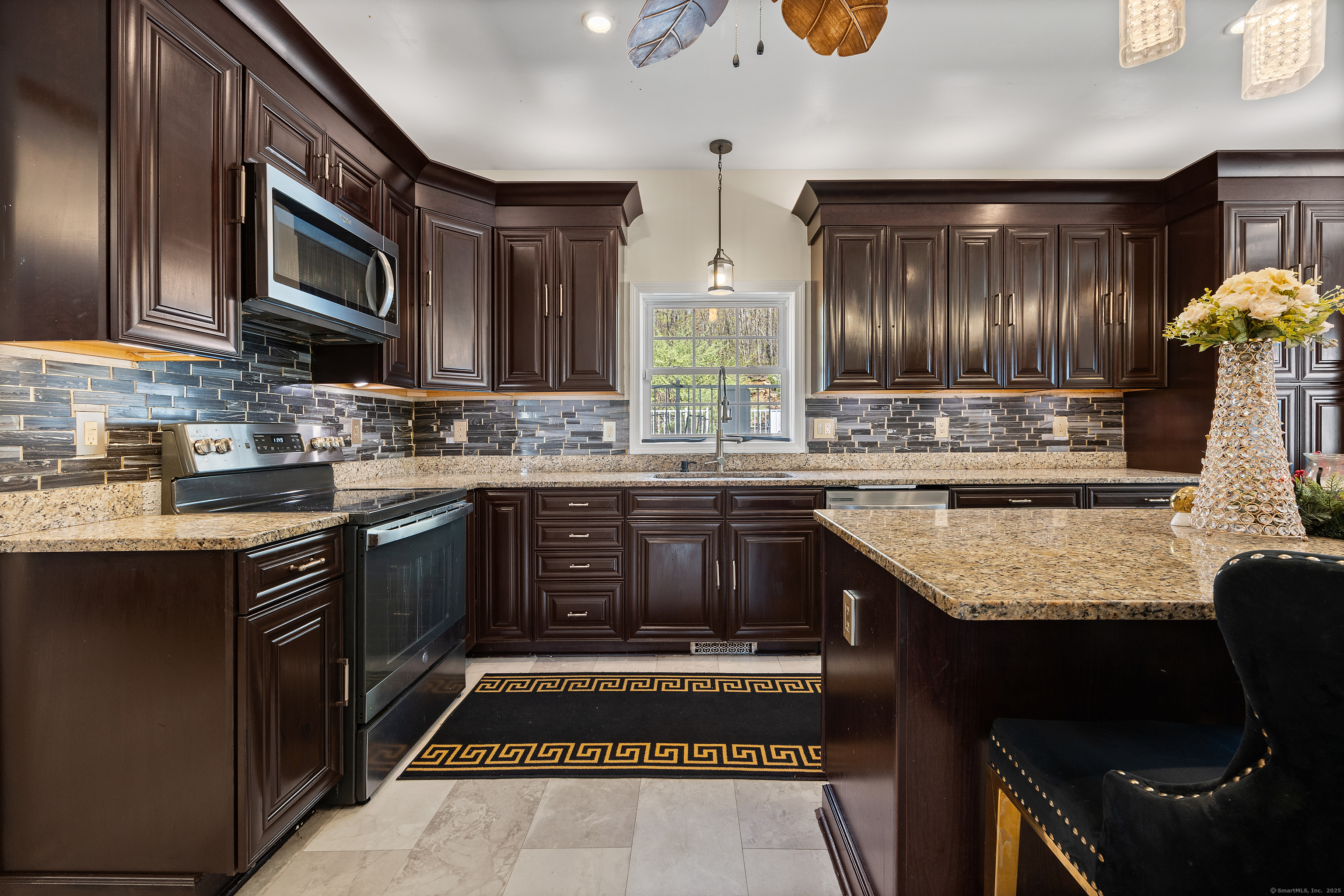 207 Ridgefield, Waterbury, Connecticut 06705