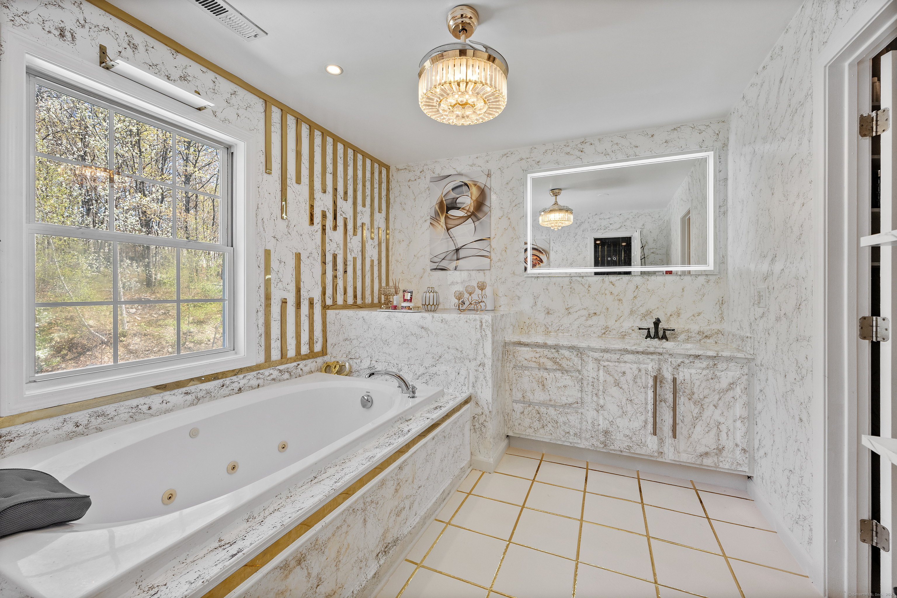 207 Ridgefield, Waterbury, Connecticut 06705