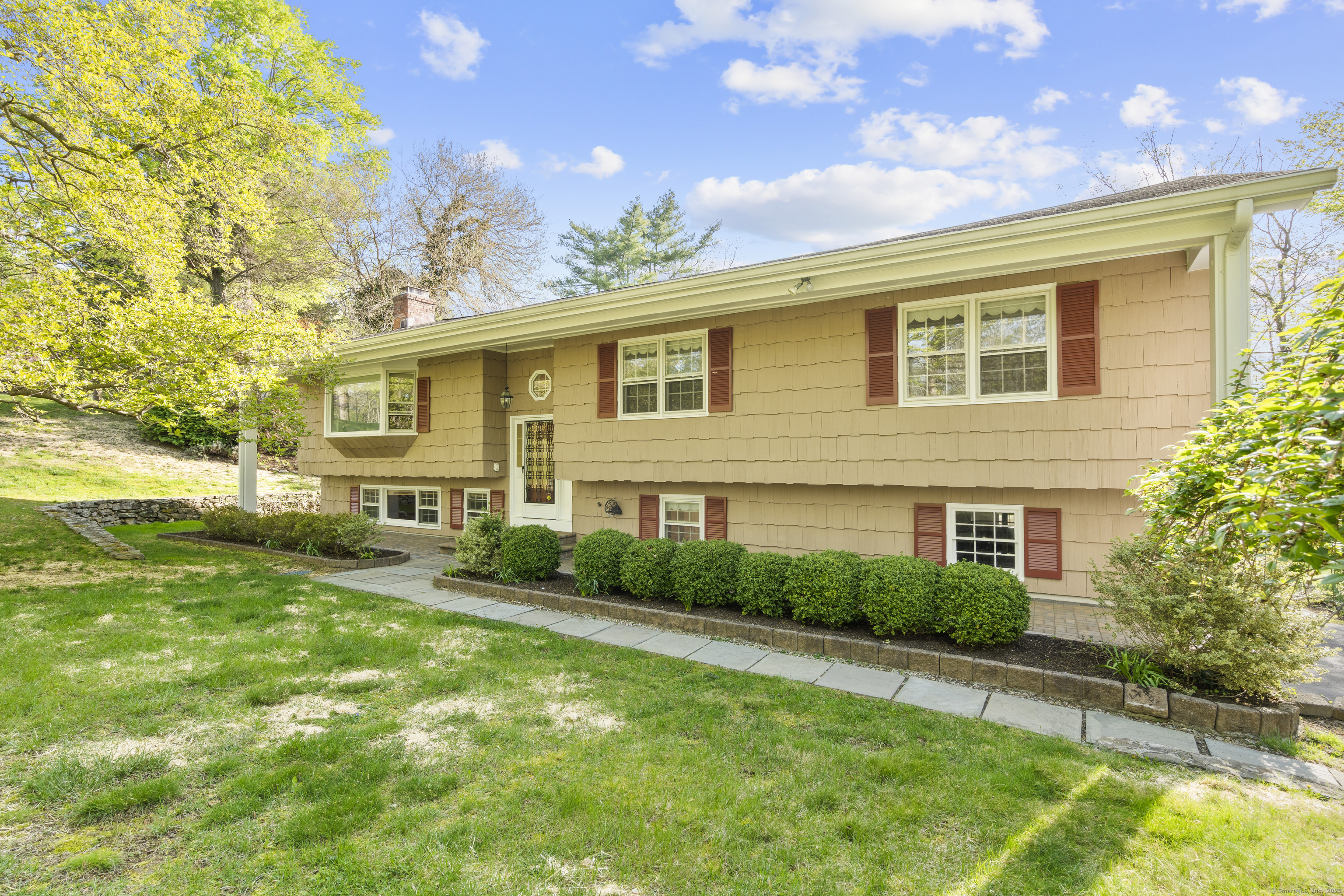 329 Roxbury, Stamford, Connecticut 06902