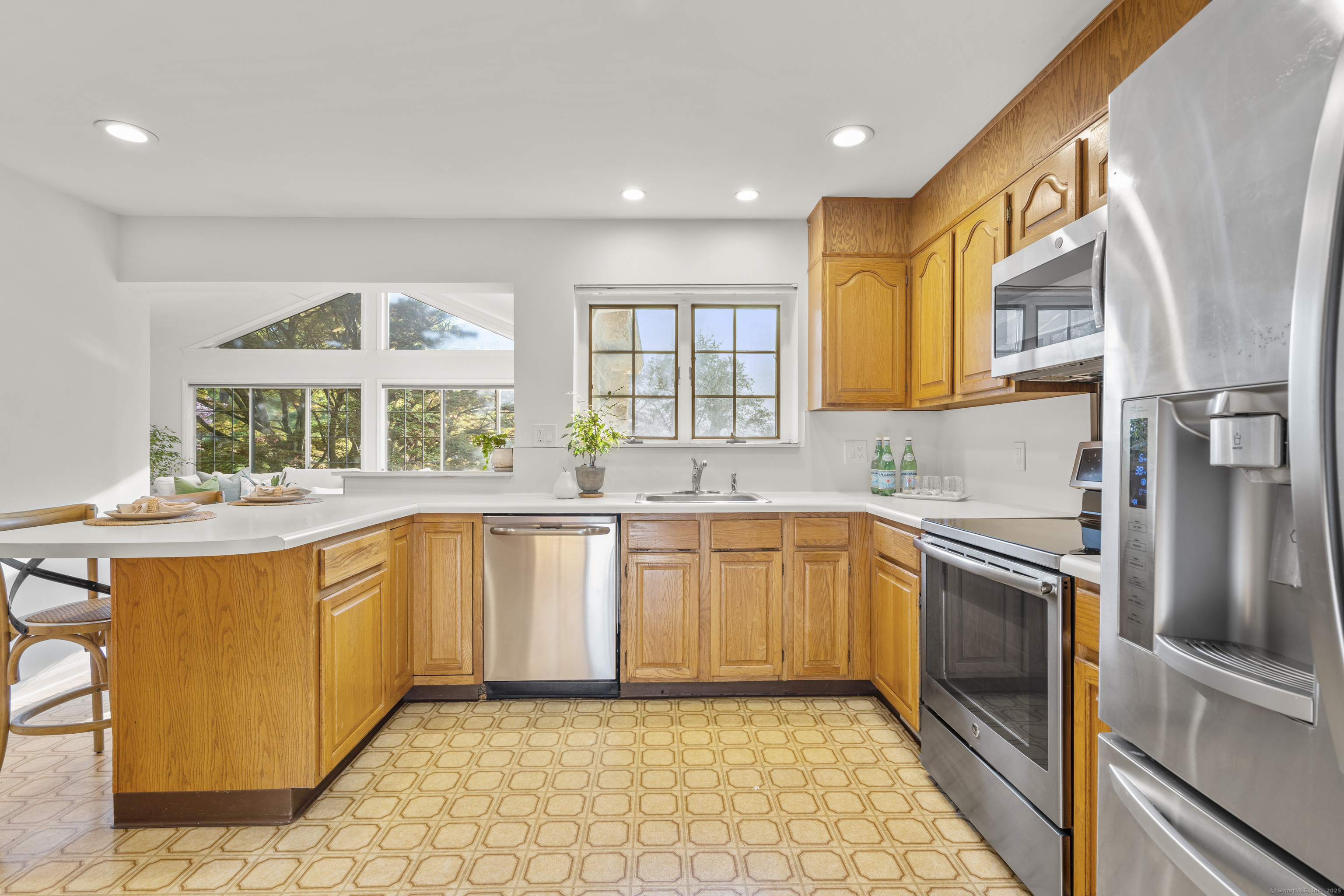 329 Roxbury, Stamford, Connecticut 06902