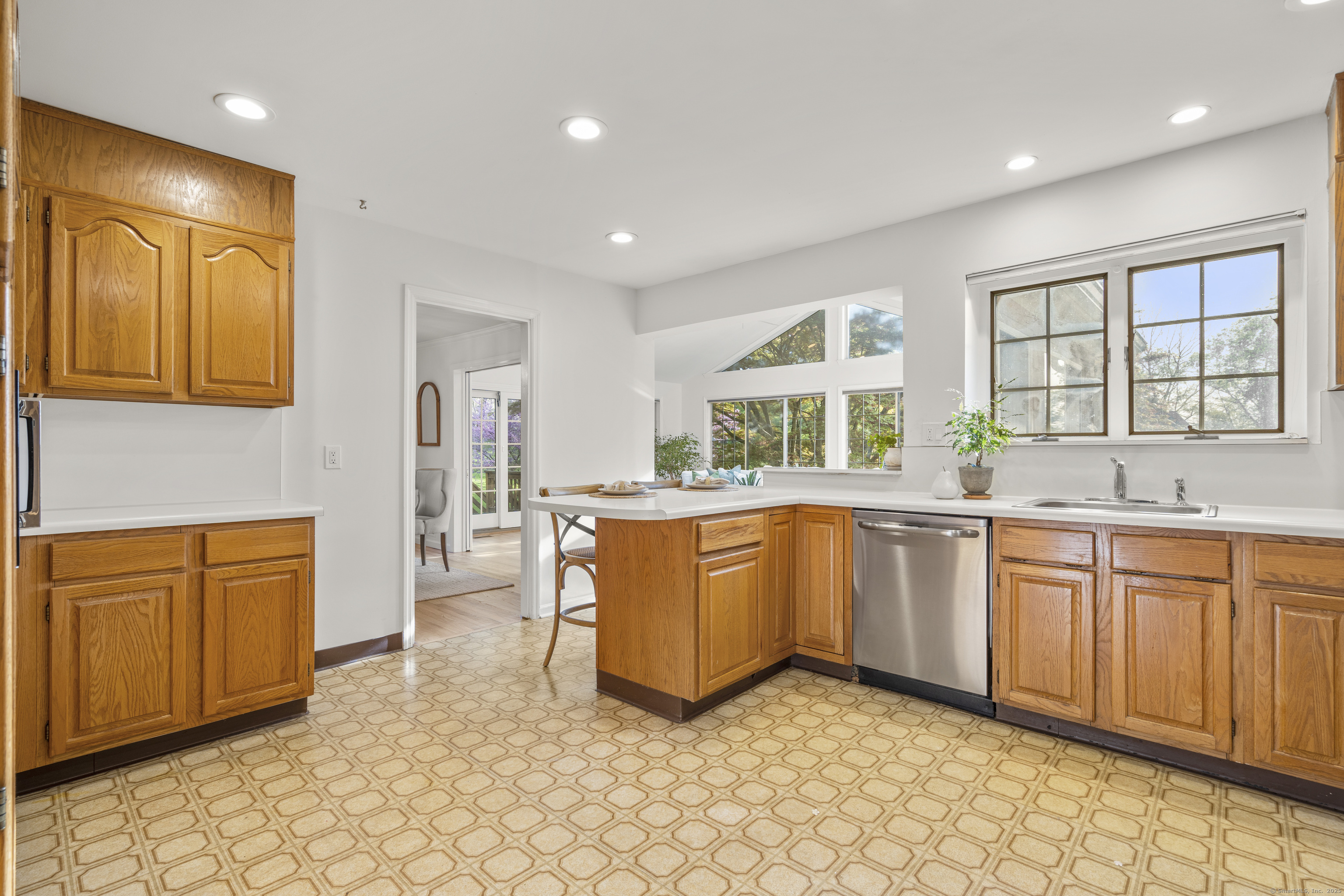 329 Roxbury, Stamford, Connecticut 06902