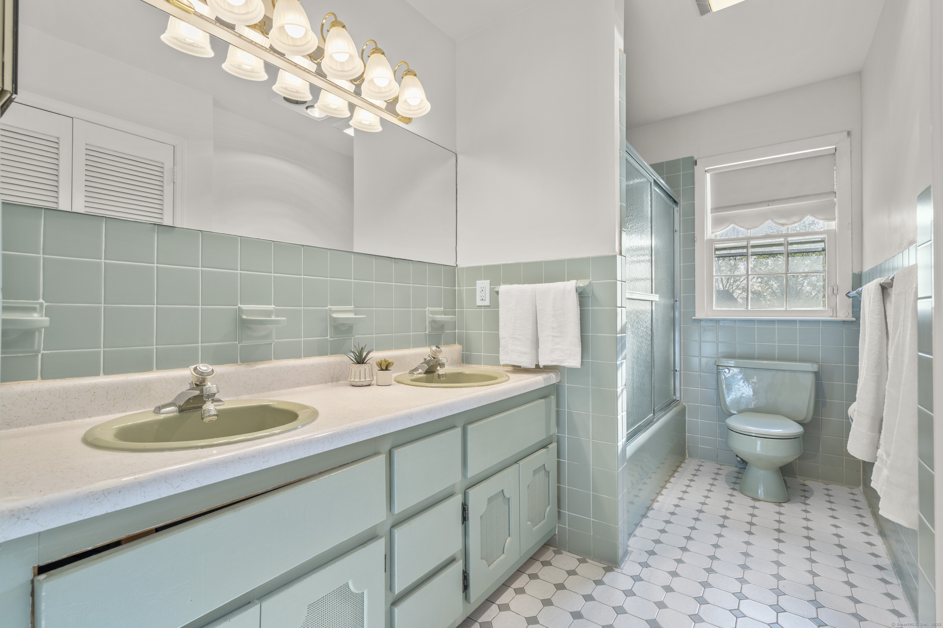 329 Roxbury, Stamford, Connecticut 06902