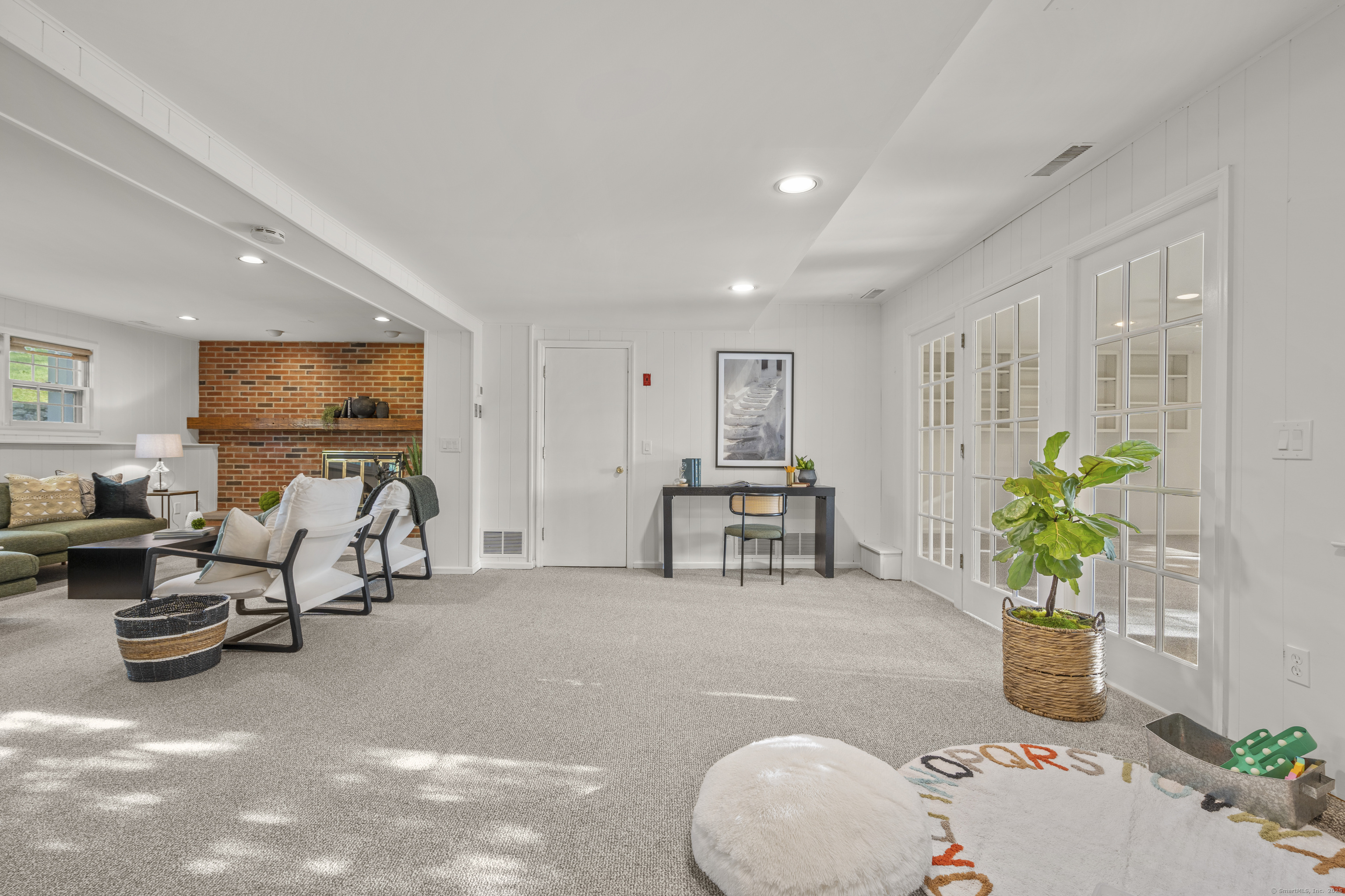 329 Roxbury, Stamford, Connecticut 06902