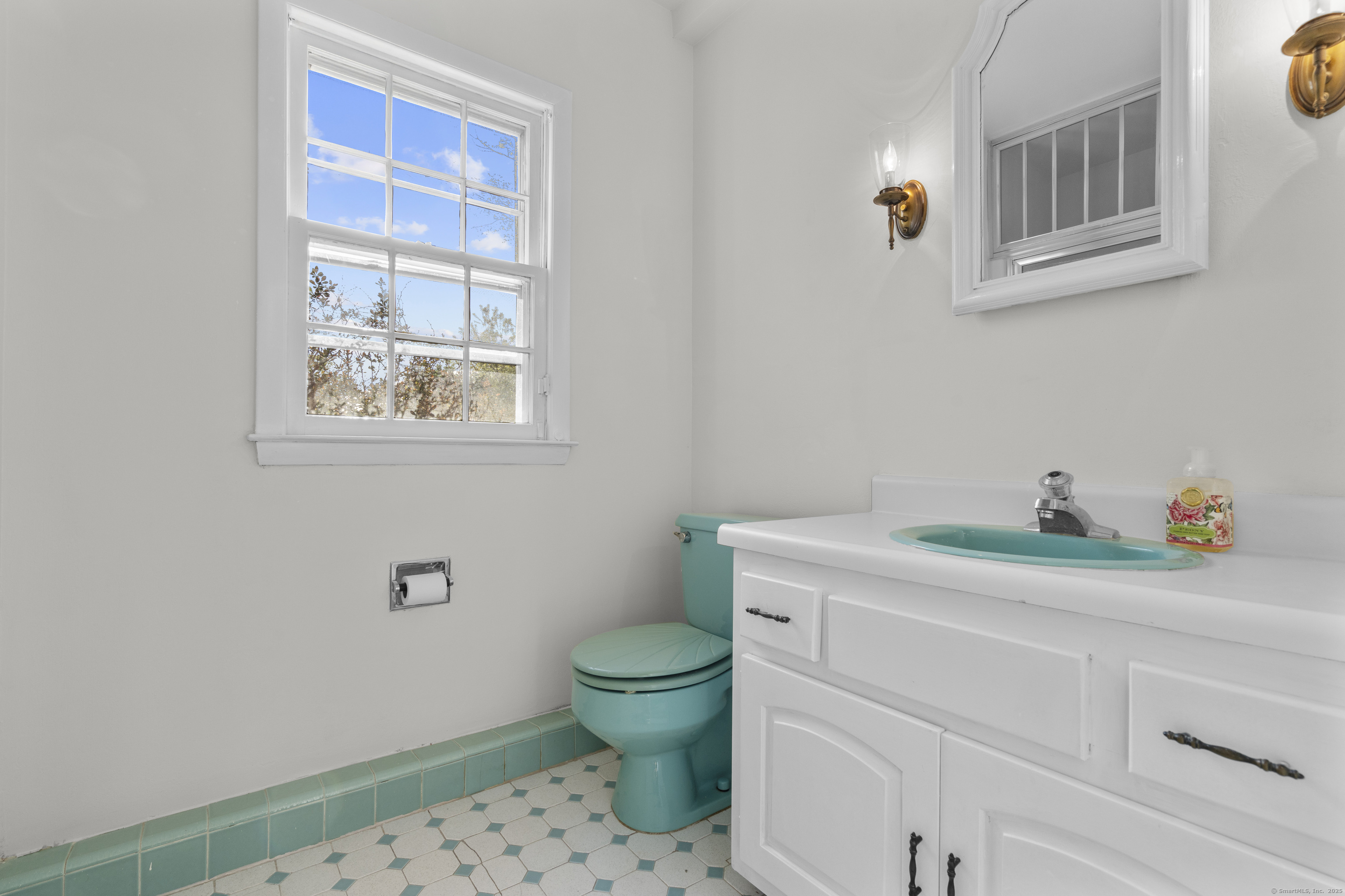329 Roxbury, Stamford, Connecticut 06902