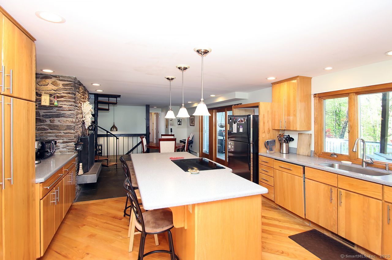 175 Old Lane, Hamden, Connecticut 06410