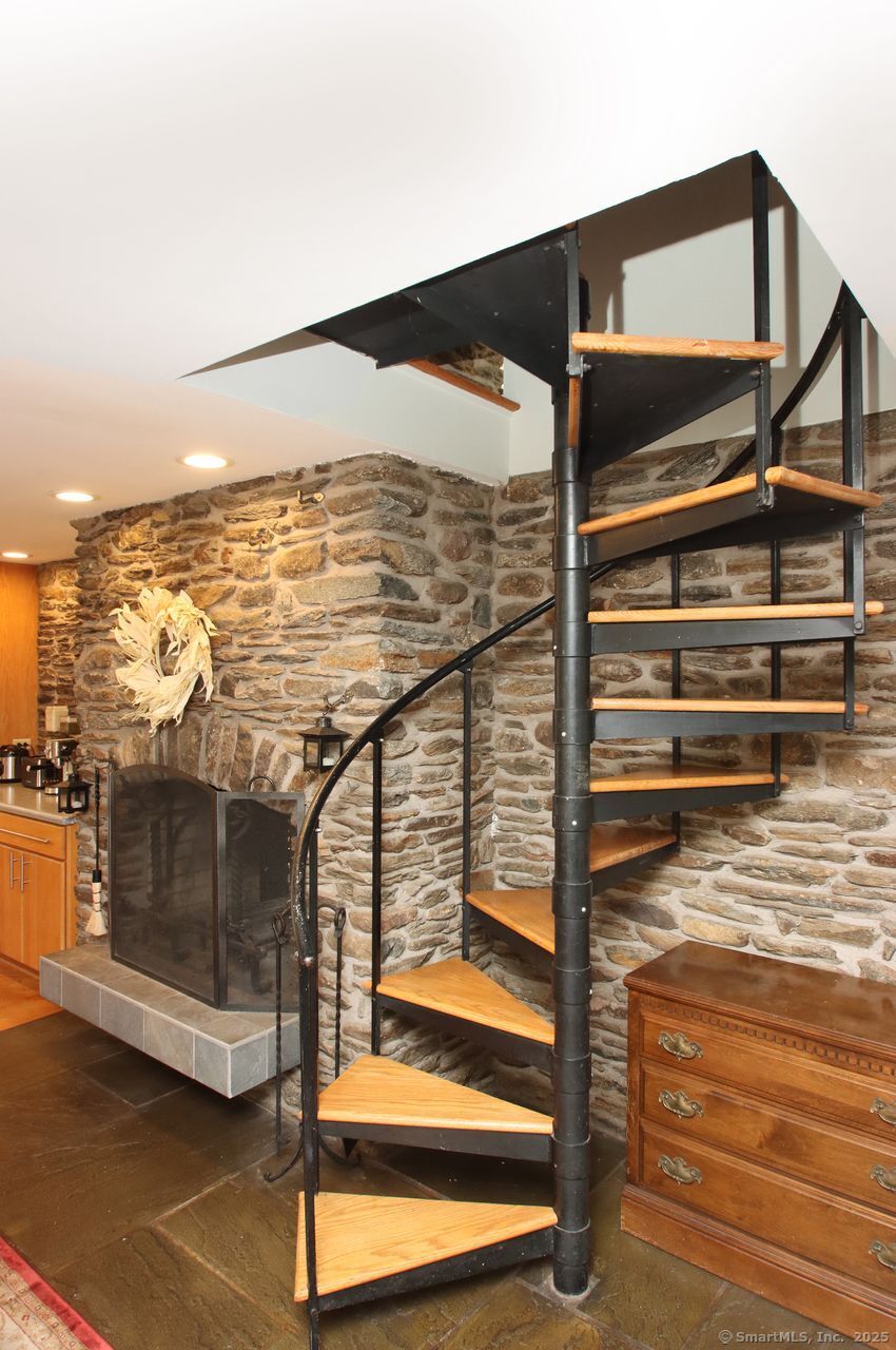 175 Old Lane, Hamden, Connecticut 06410
