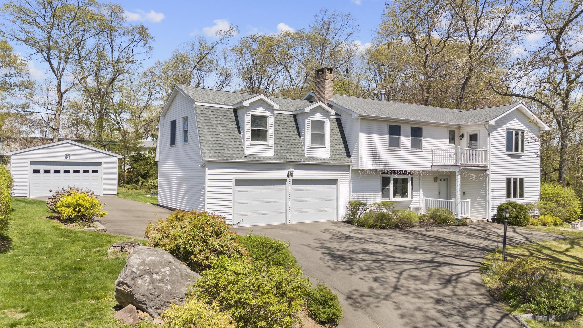 87 Knollwood, Branford, Connecticut 06405