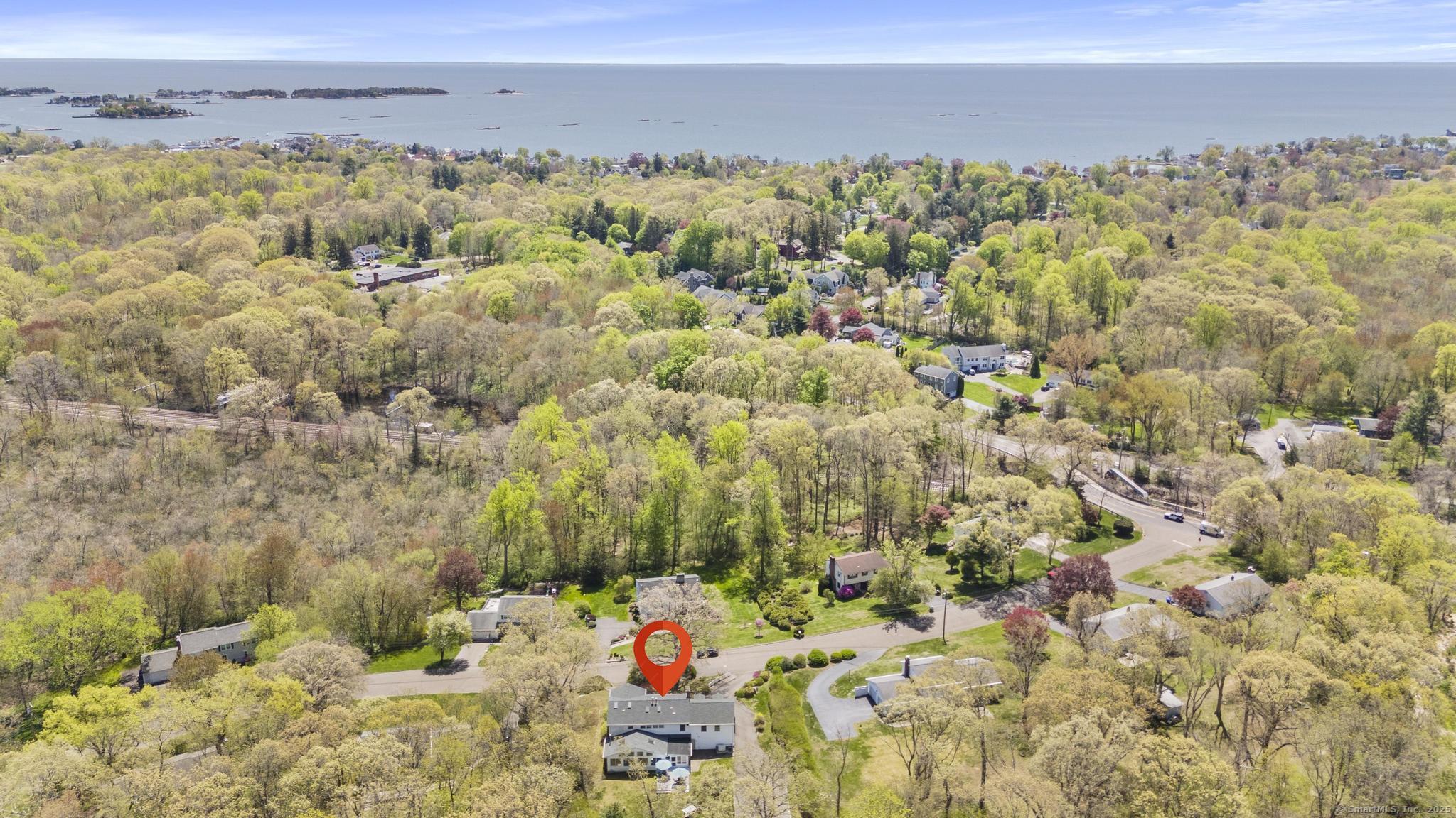 87 Knollwood, Branford, Connecticut 06405