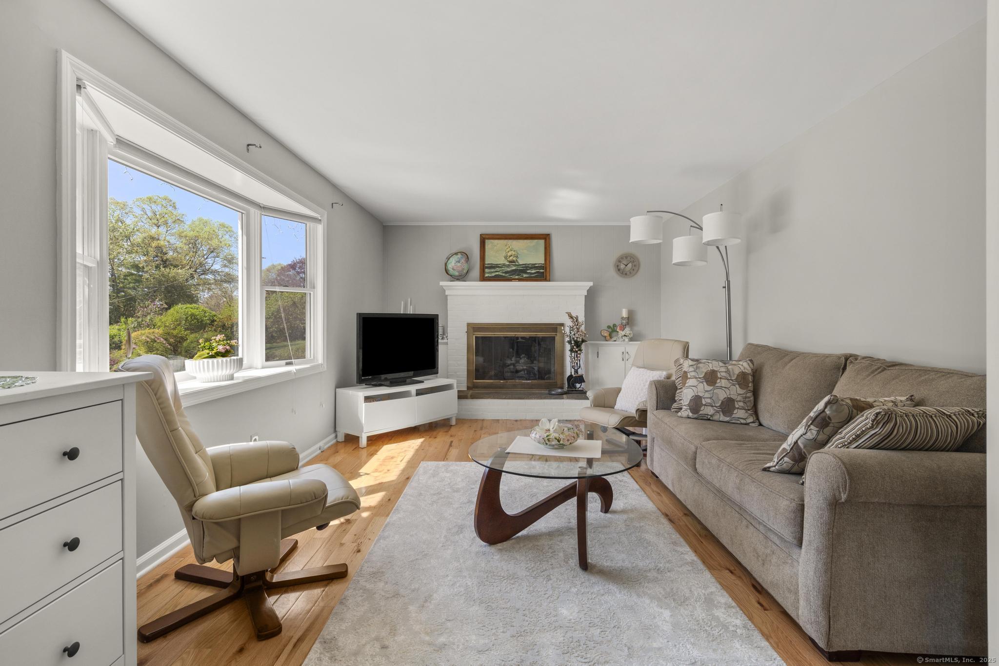 87 Knollwood, Branford, Connecticut 06405