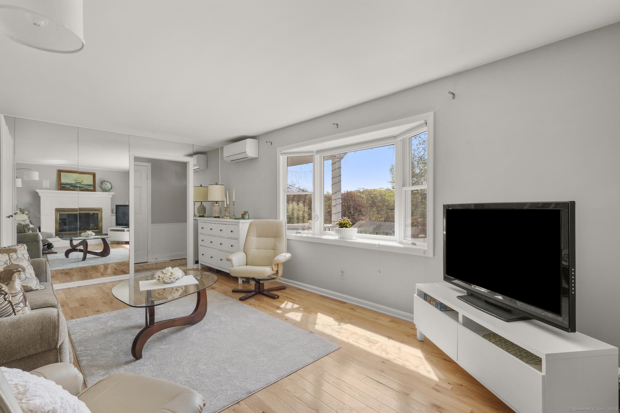 87 Knollwood, Branford, Connecticut 06405