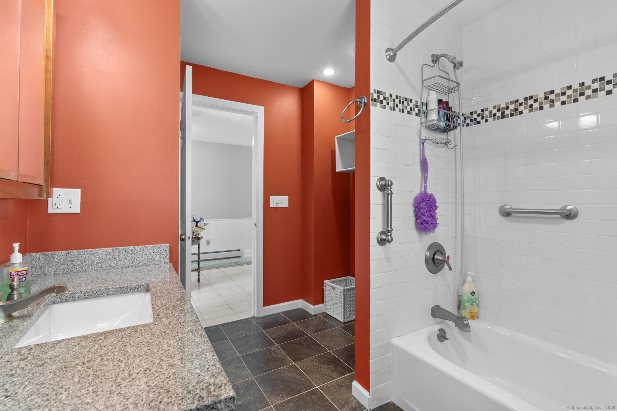 87 Knollwood, Branford, Connecticut 06405