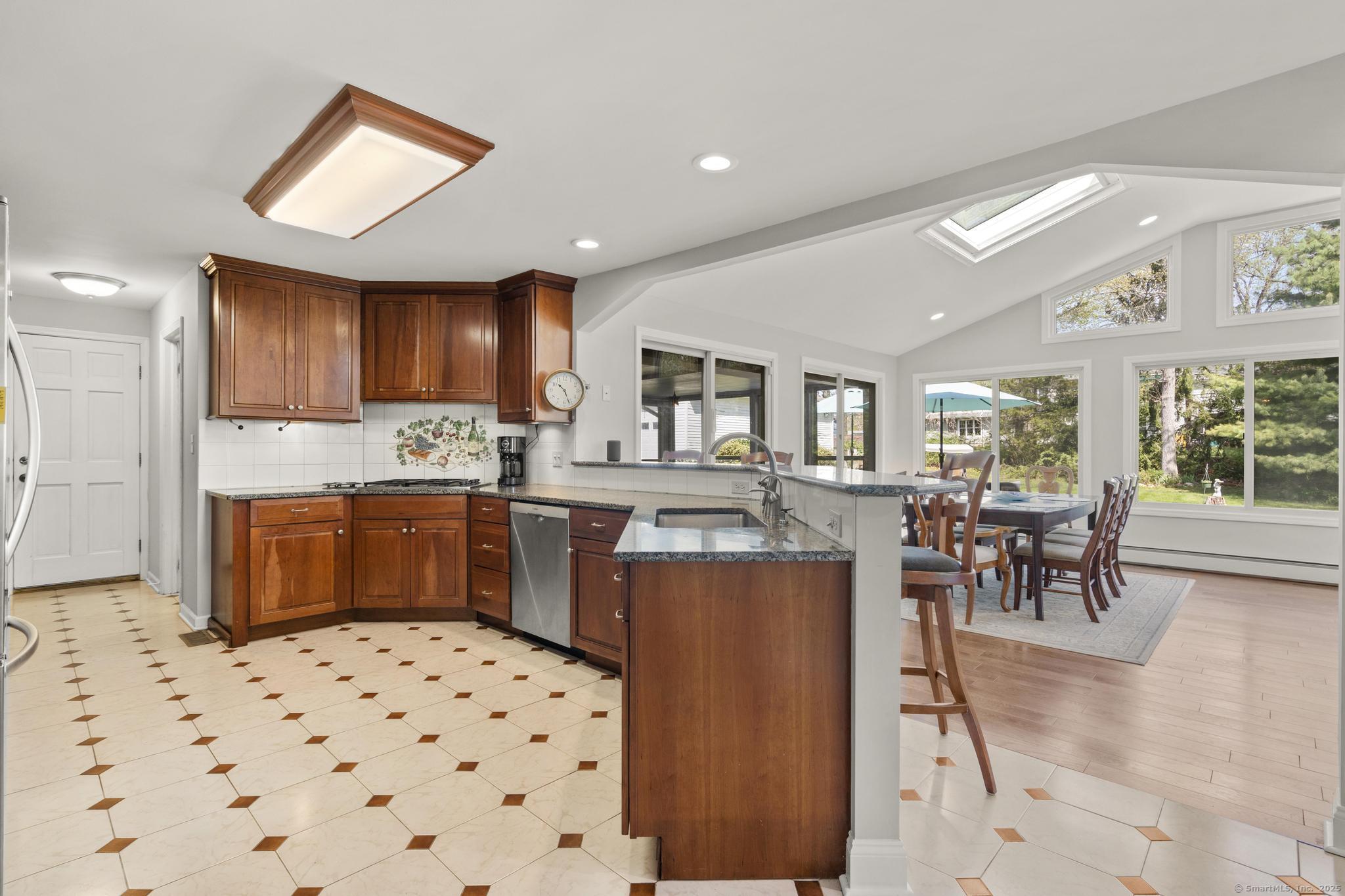 87 Knollwood, Branford, Connecticut 06405