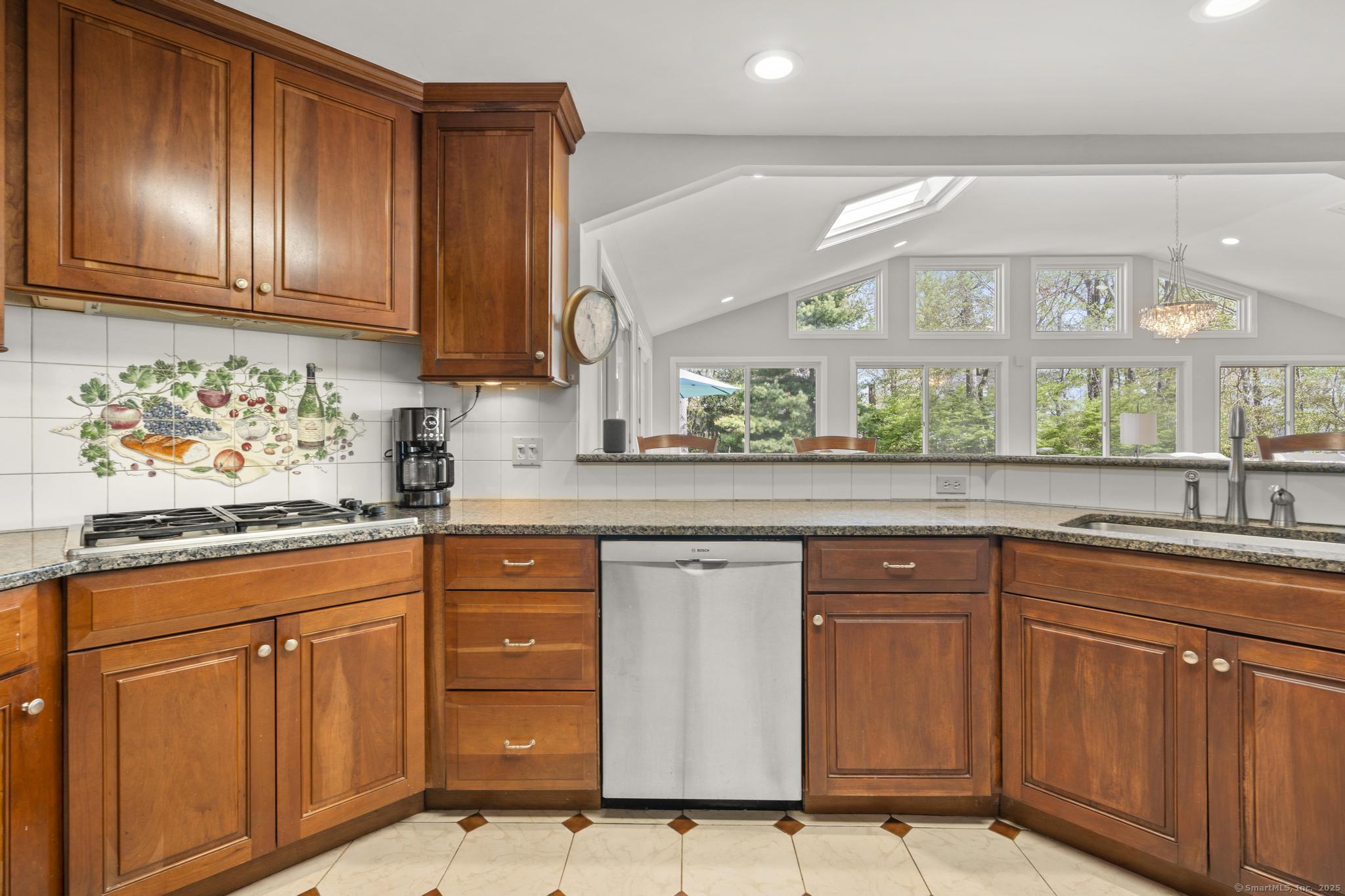 87 Knollwood, Branford, Connecticut 06405