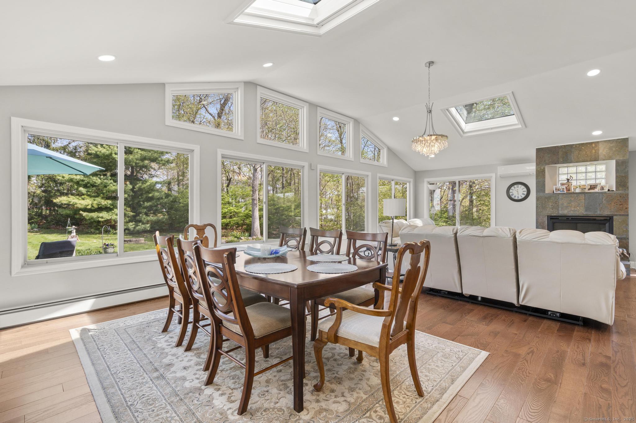 87 Knollwood, Branford, Connecticut 06405