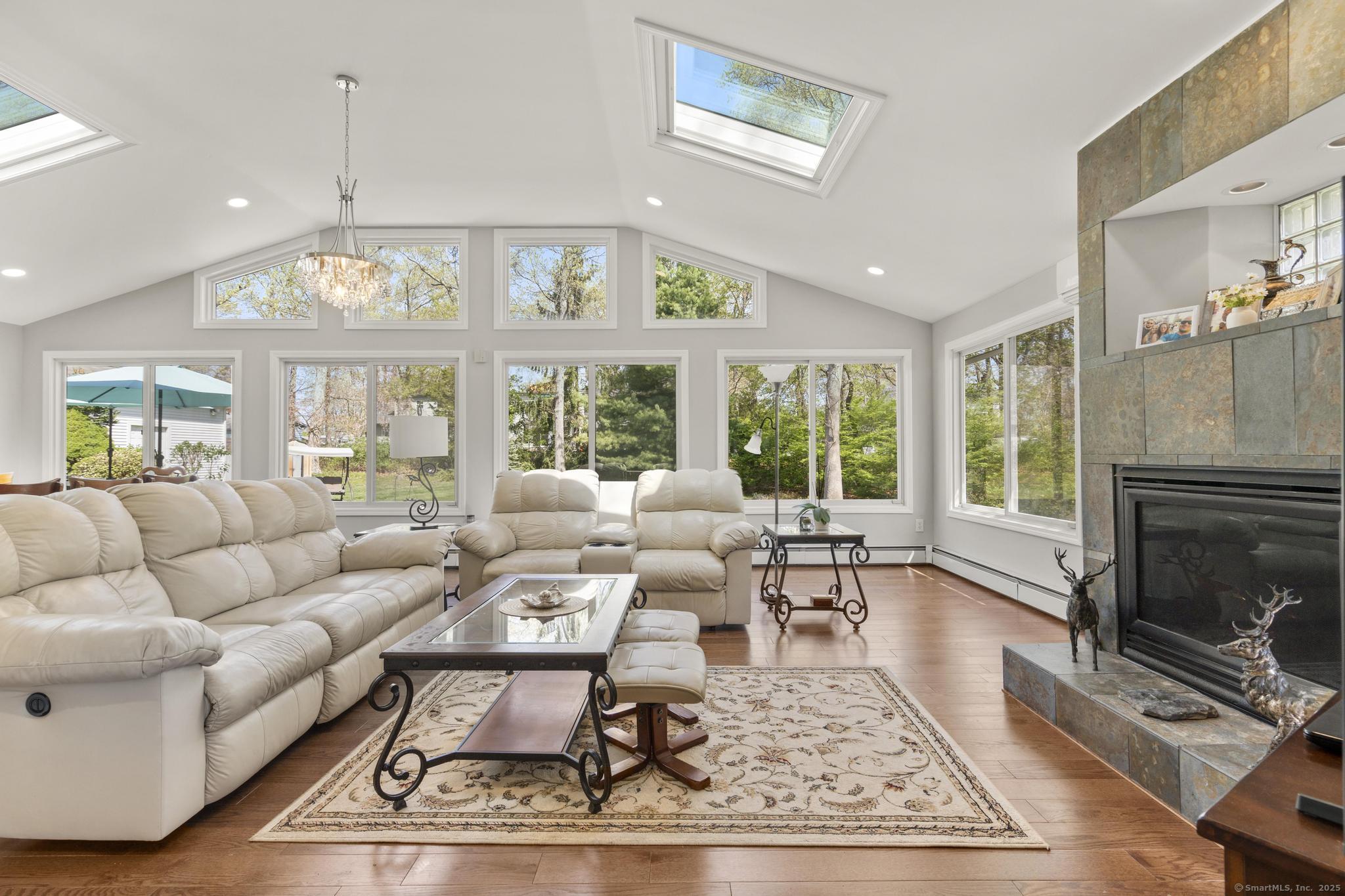 87 Knollwood, Branford, Connecticut 06405