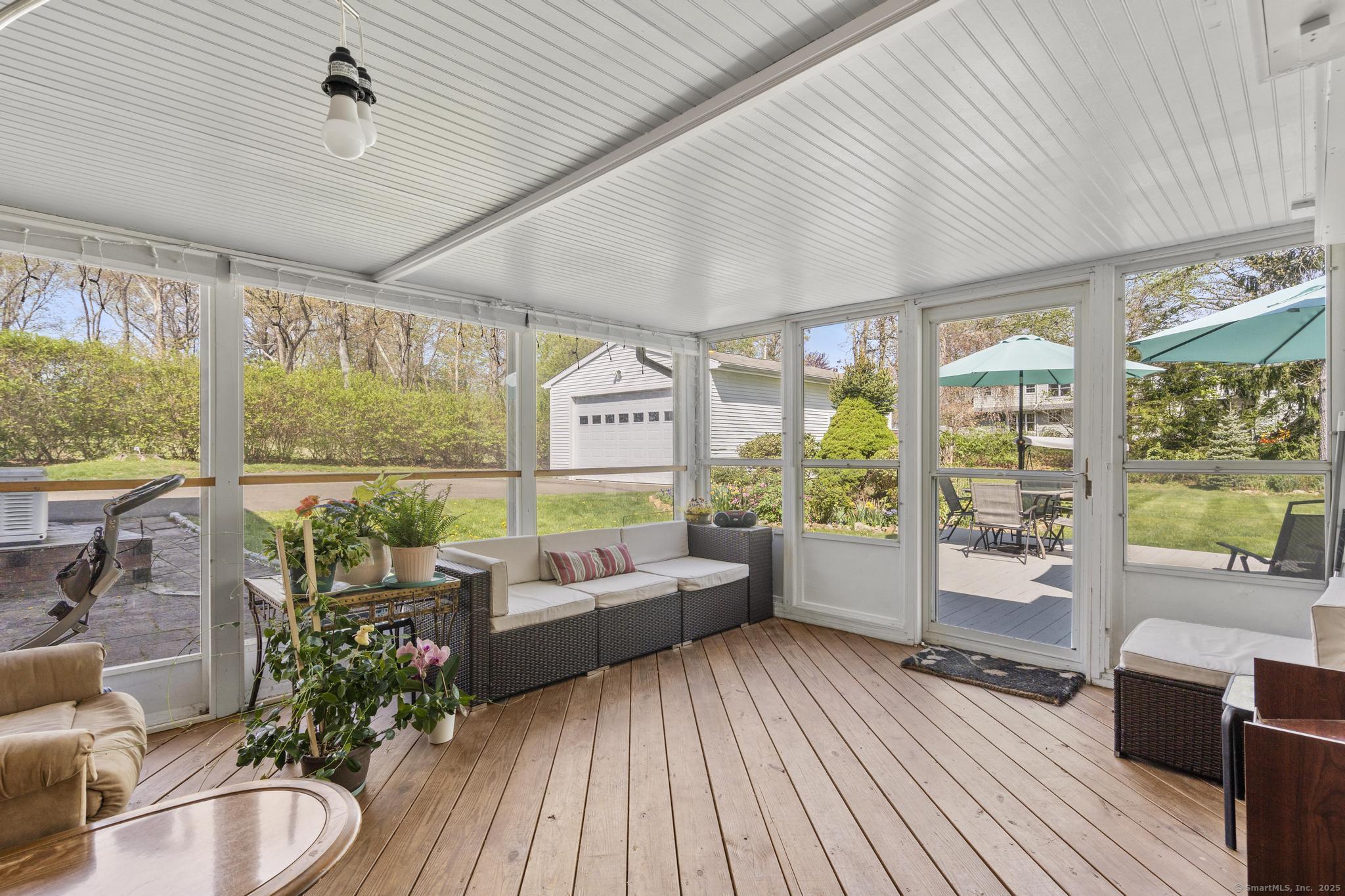87 Knollwood, Branford, Connecticut 06405