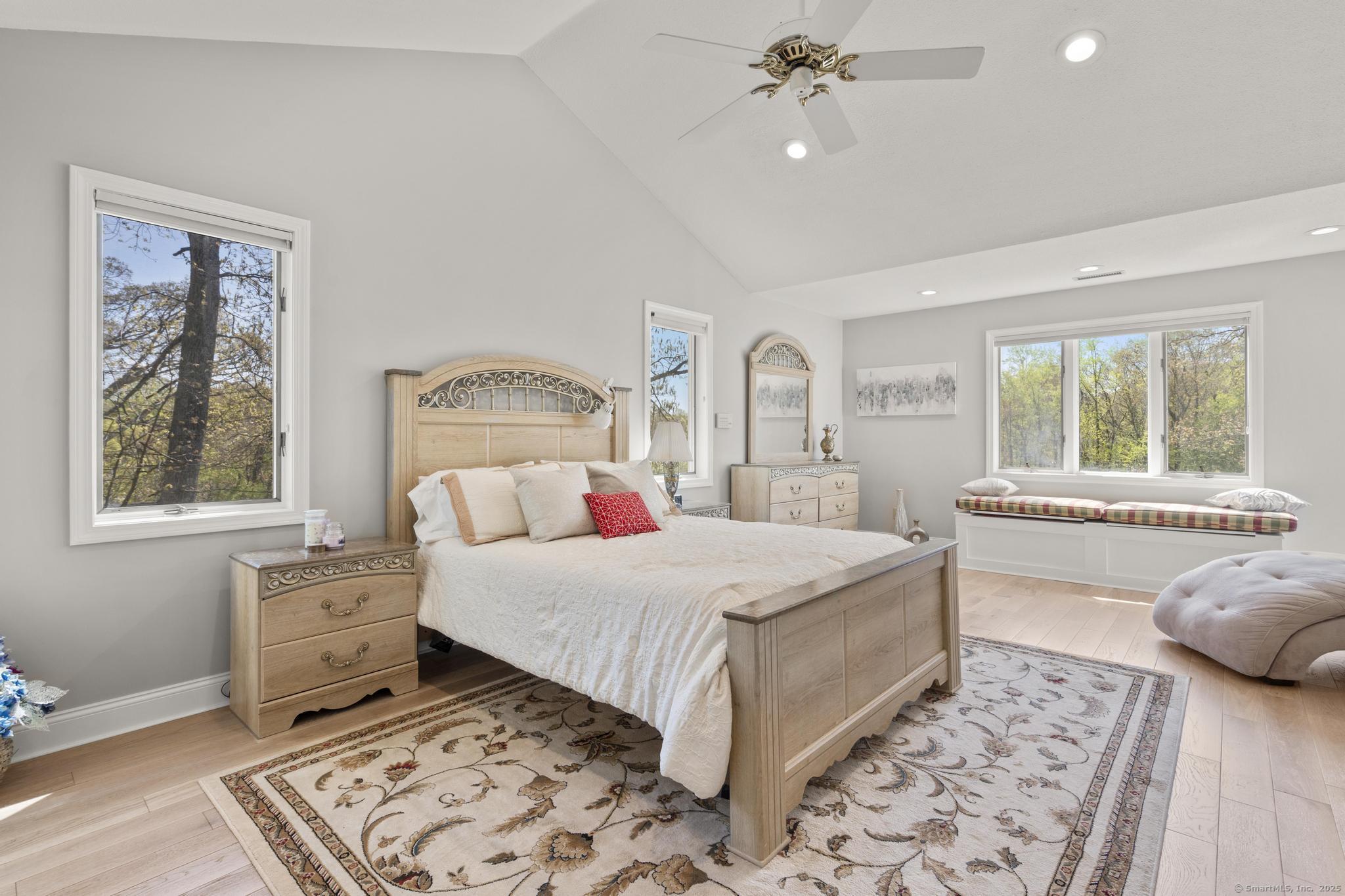 87 Knollwood, Branford, Connecticut 06405
