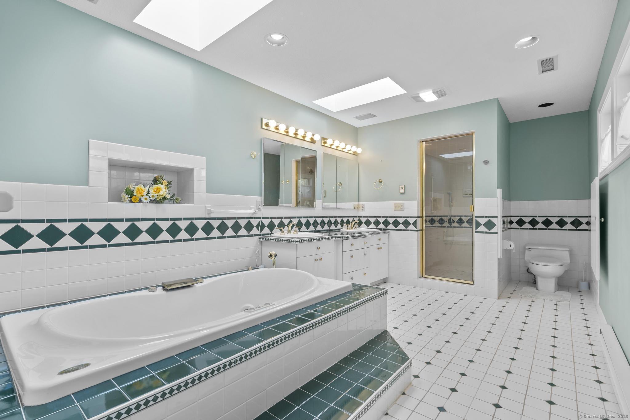 87 Knollwood, Branford, Connecticut 06405