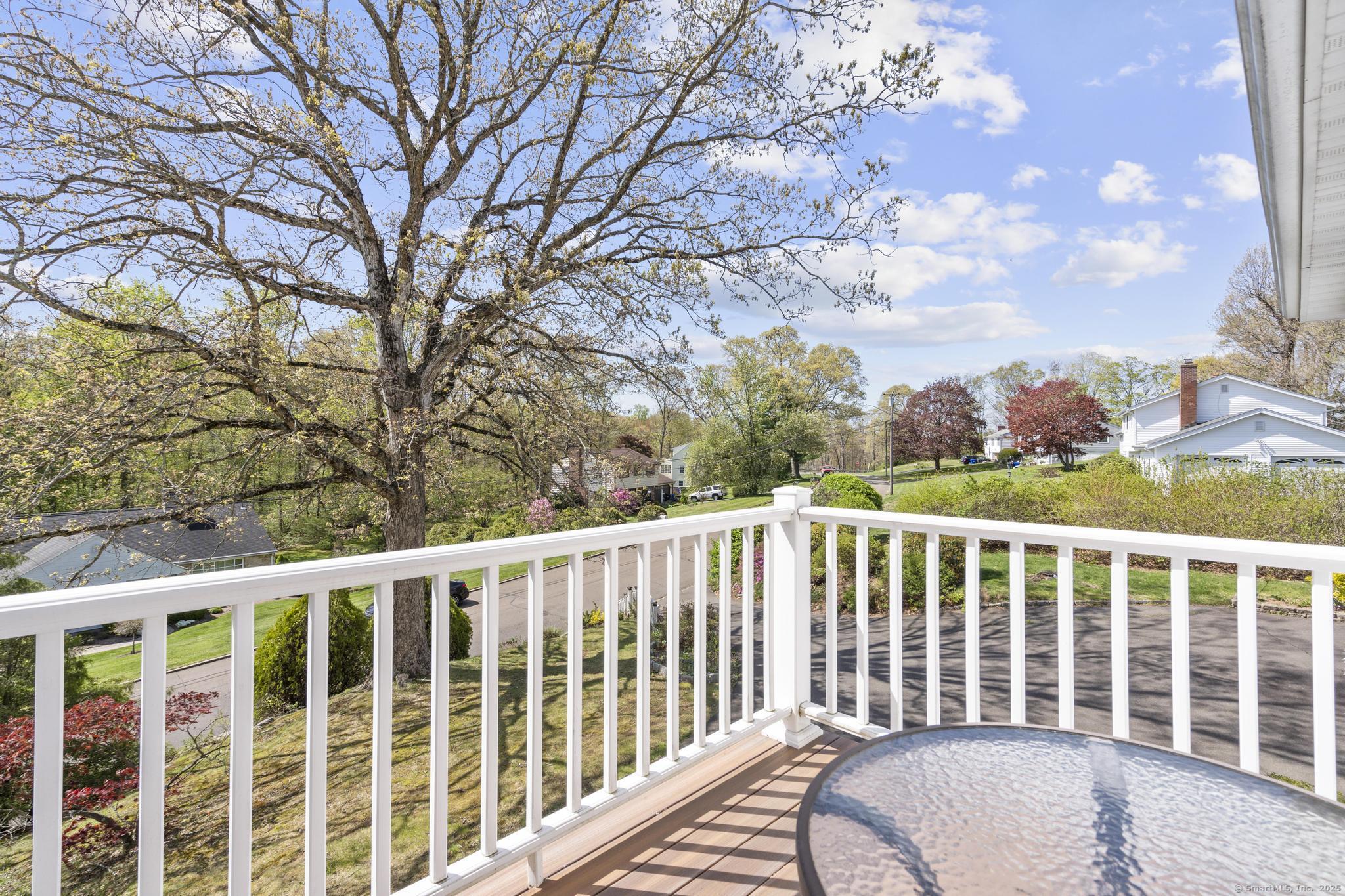 87 Knollwood, Branford, Connecticut 06405