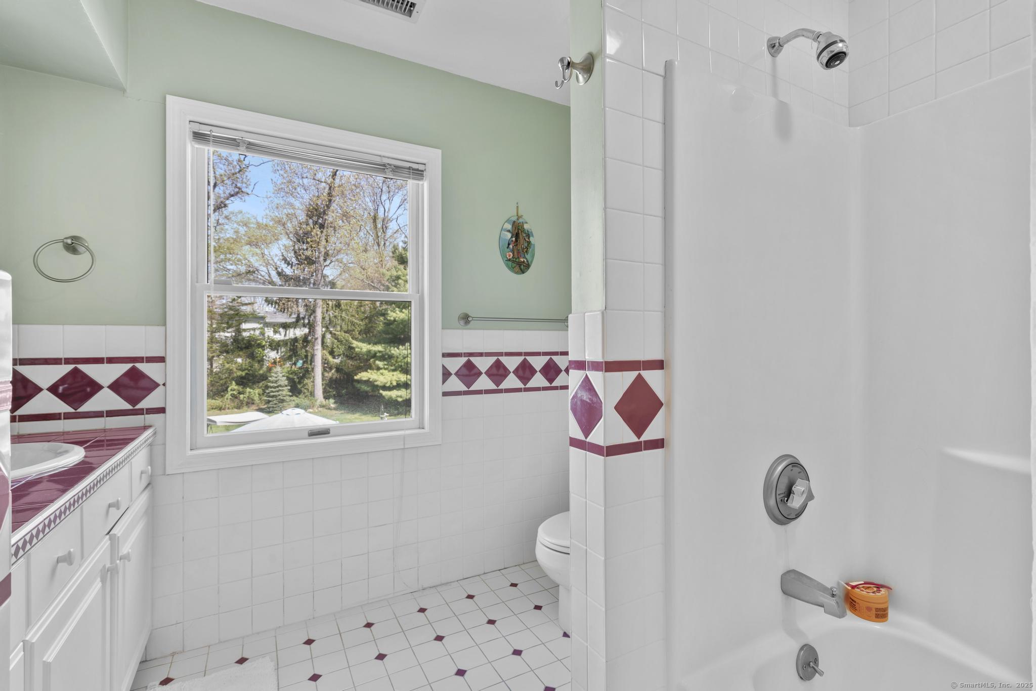 87 Knollwood, Branford, Connecticut 06405