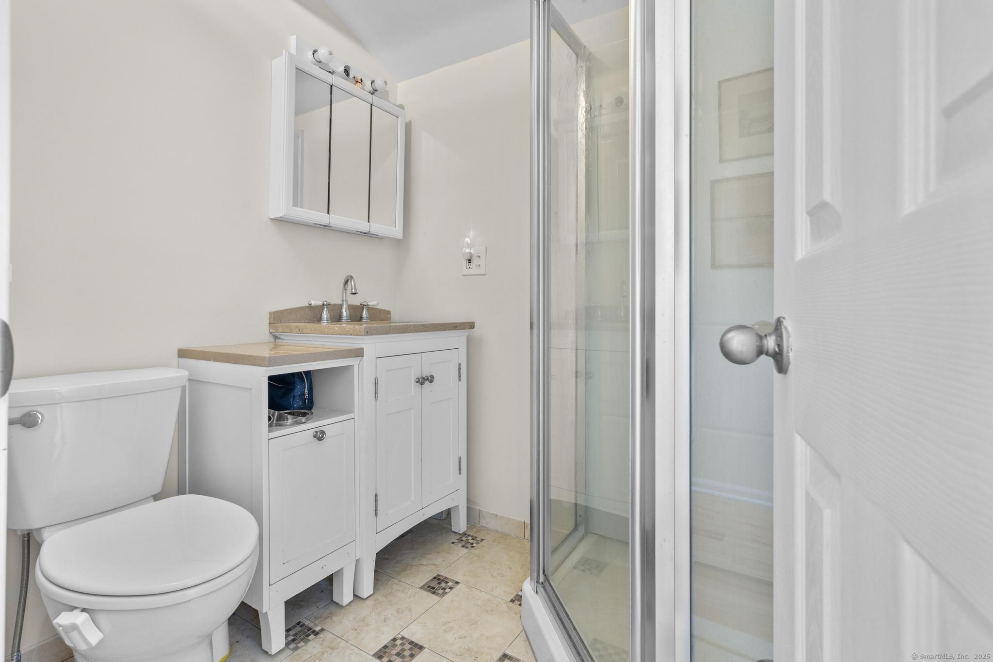 87 Knollwood, Branford, Connecticut 06405