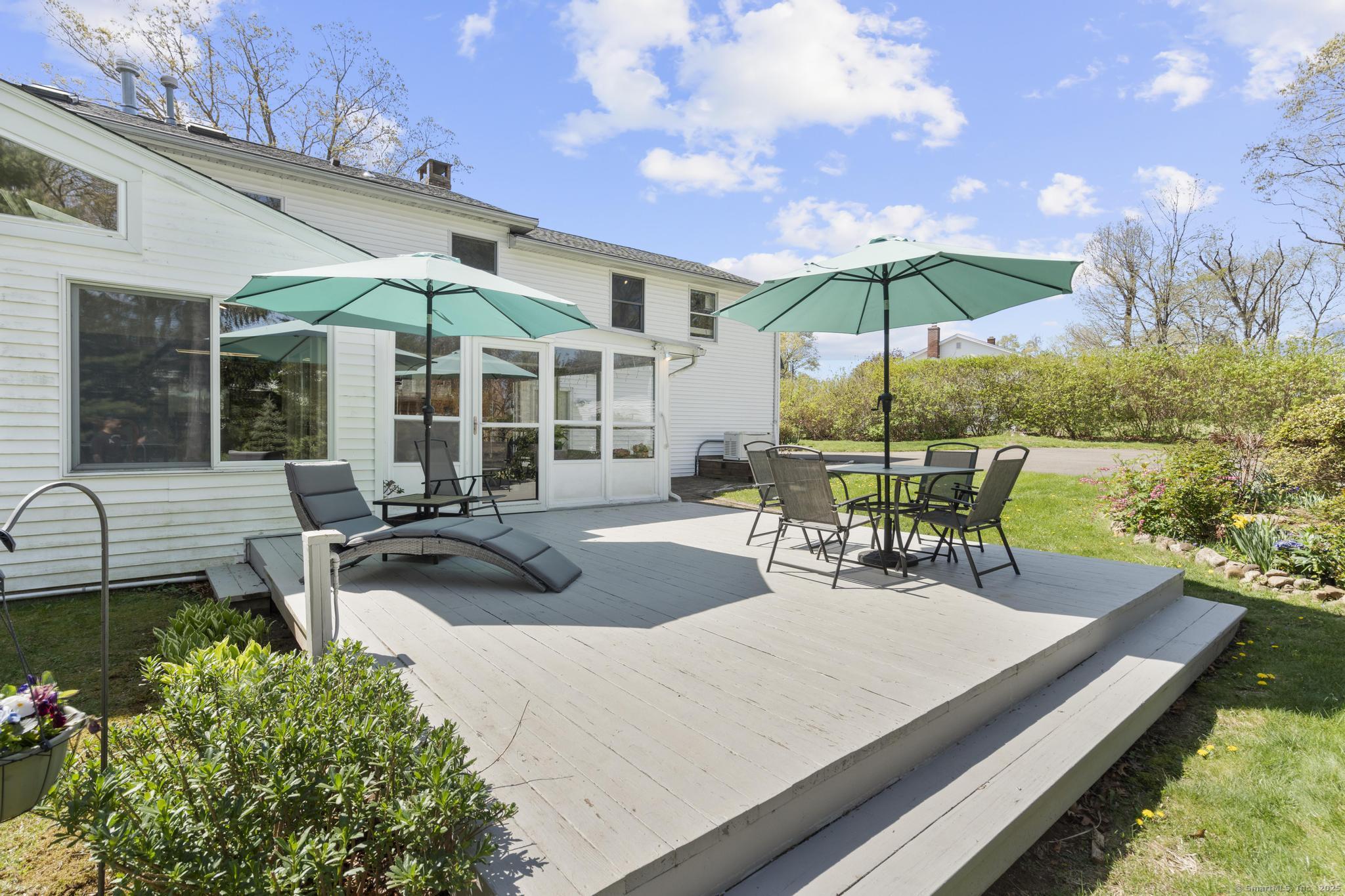 87 Knollwood, Branford, Connecticut 06405