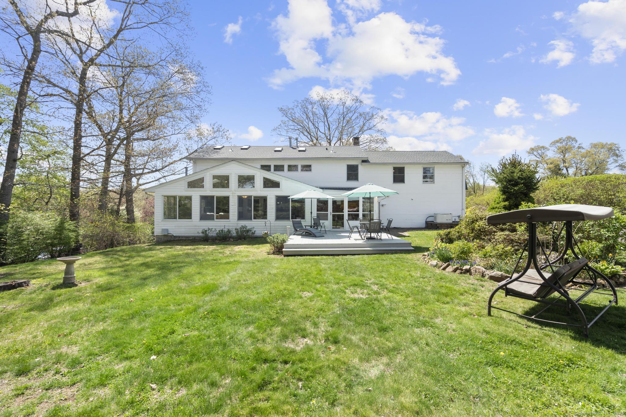 87 Knollwood, Branford, Connecticut 06405